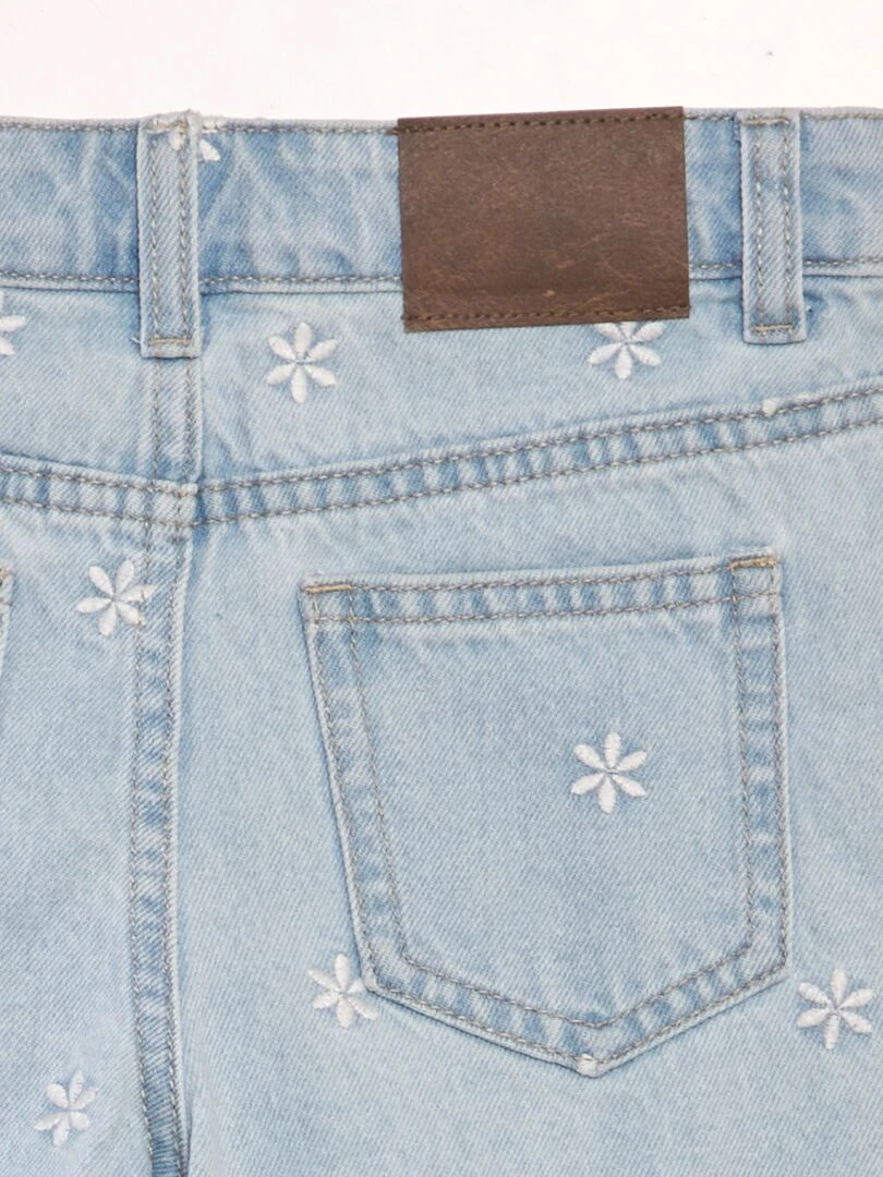Short en jean à broderies   Fleurs blanches