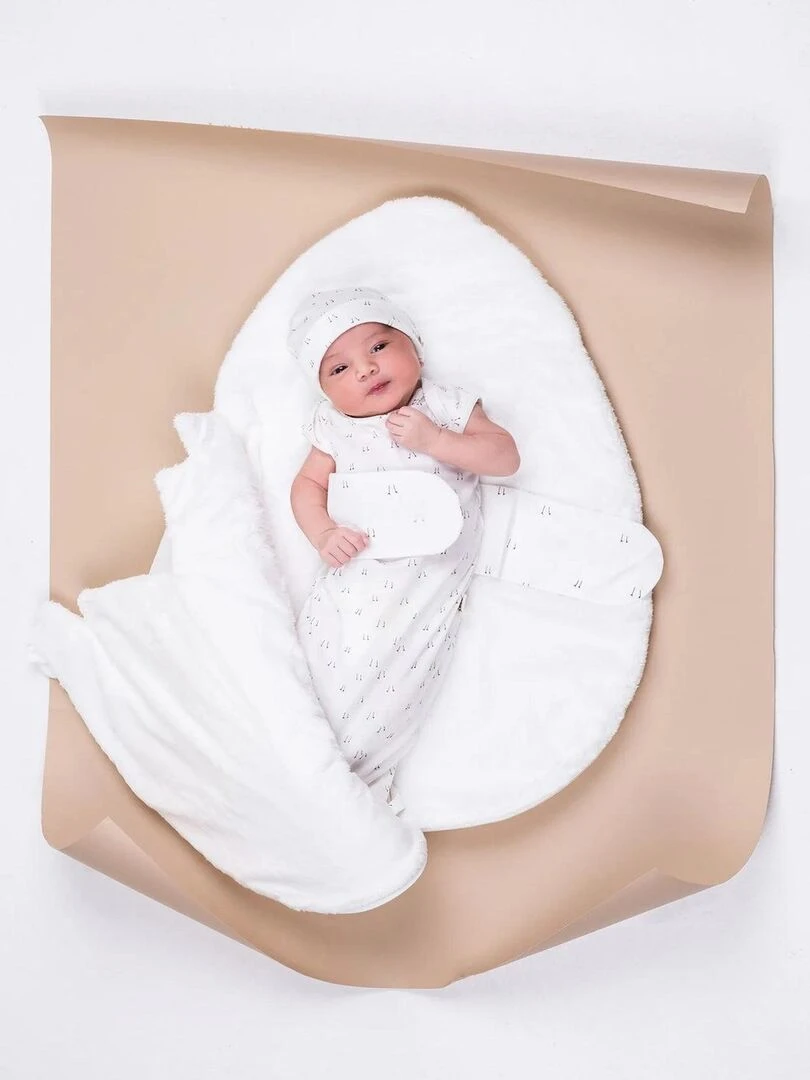 Gigoteuse   Oeuf magique   Empreinte de patte   Blanc