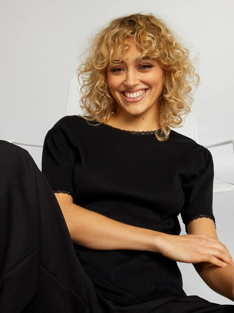 T shirt côtelé avec finition dentelle noir