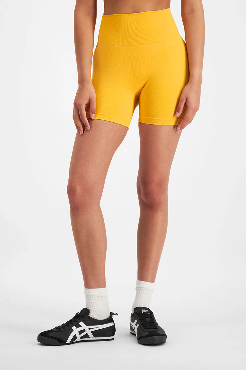 Move Seamless Hot Short
