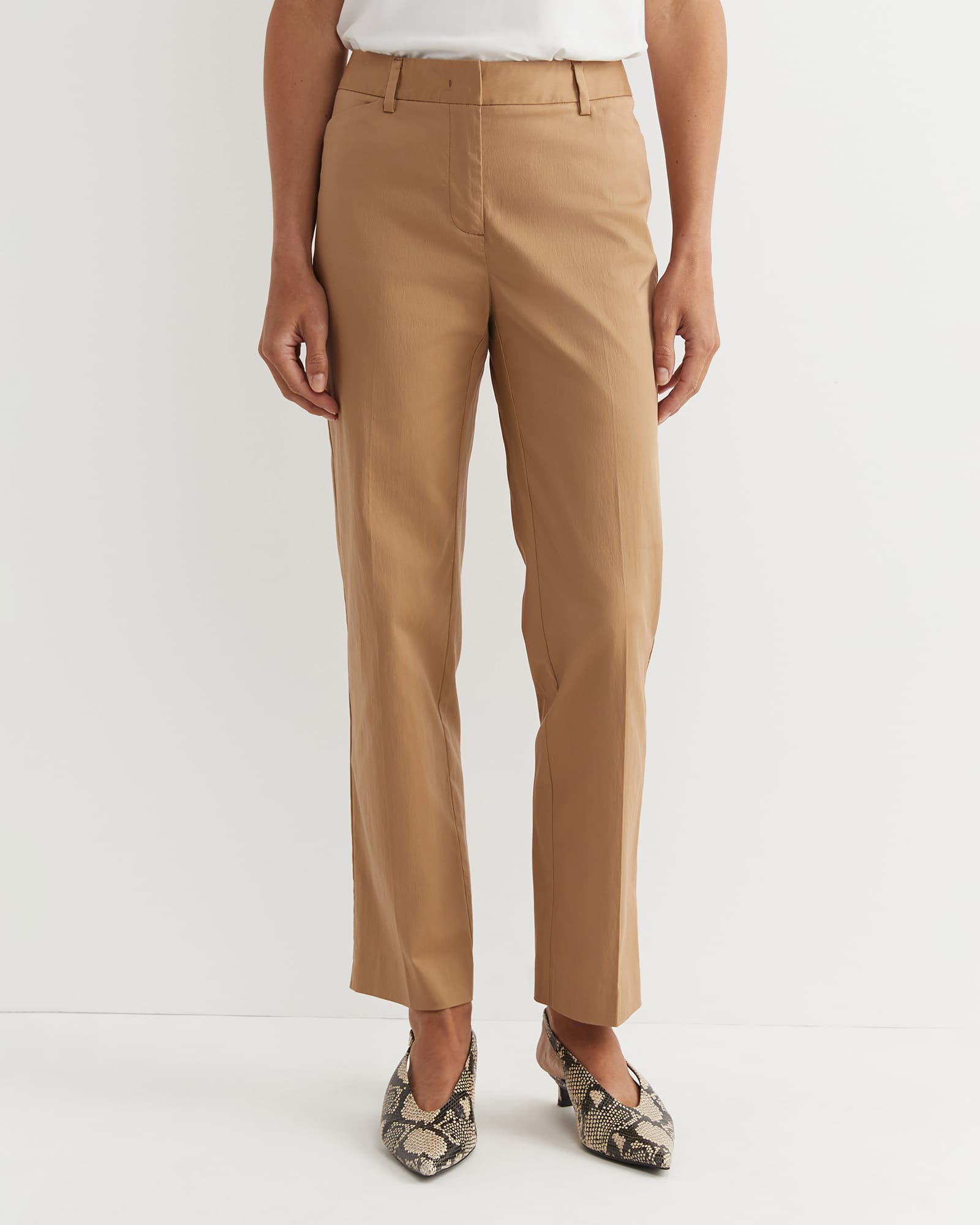 Evie Straight Capri Pant