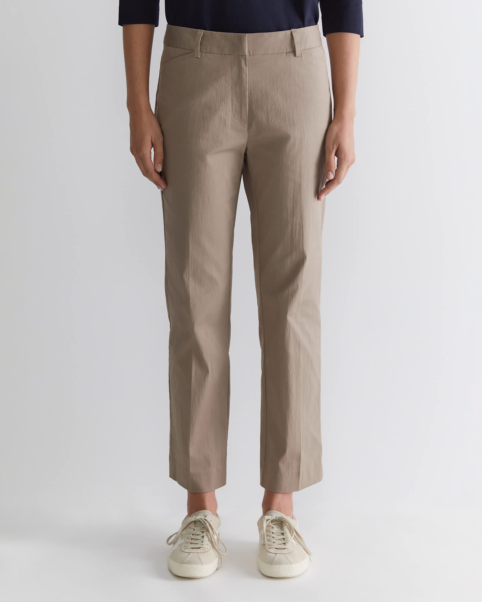 Evie Straight Capri Pant