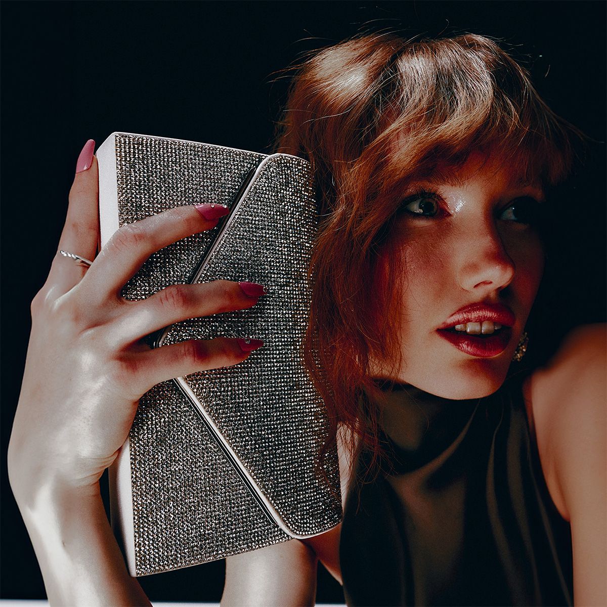 Qweenbee Silver Women's Clutches