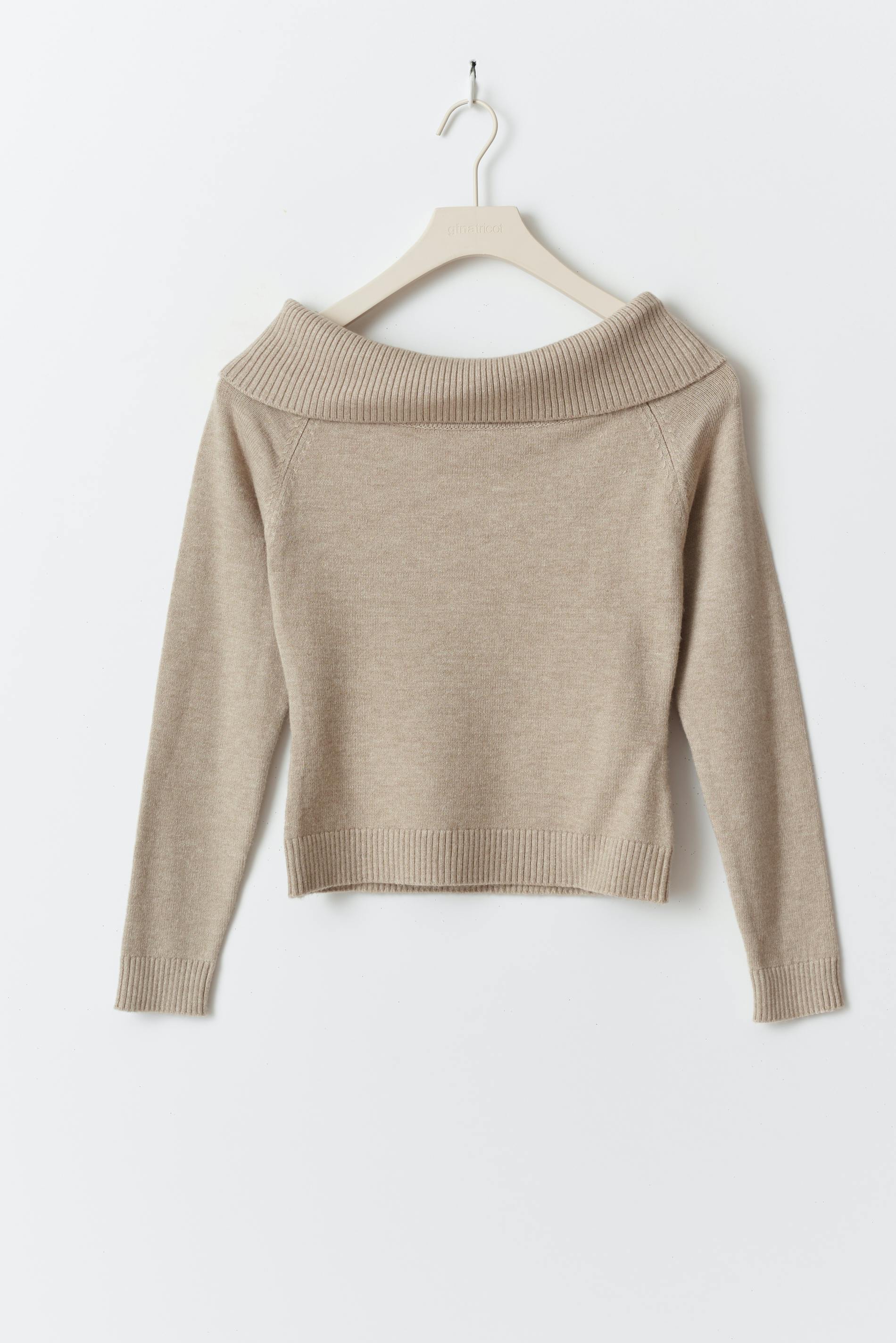 Y Soft Off Shoulder Top