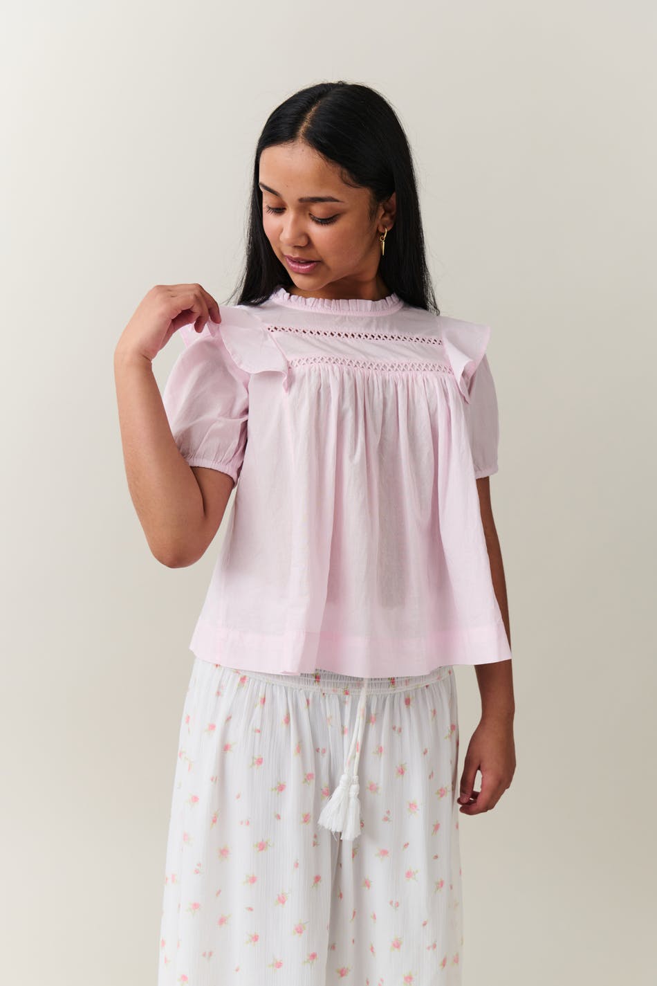 Y Puffsleeve Lace Top