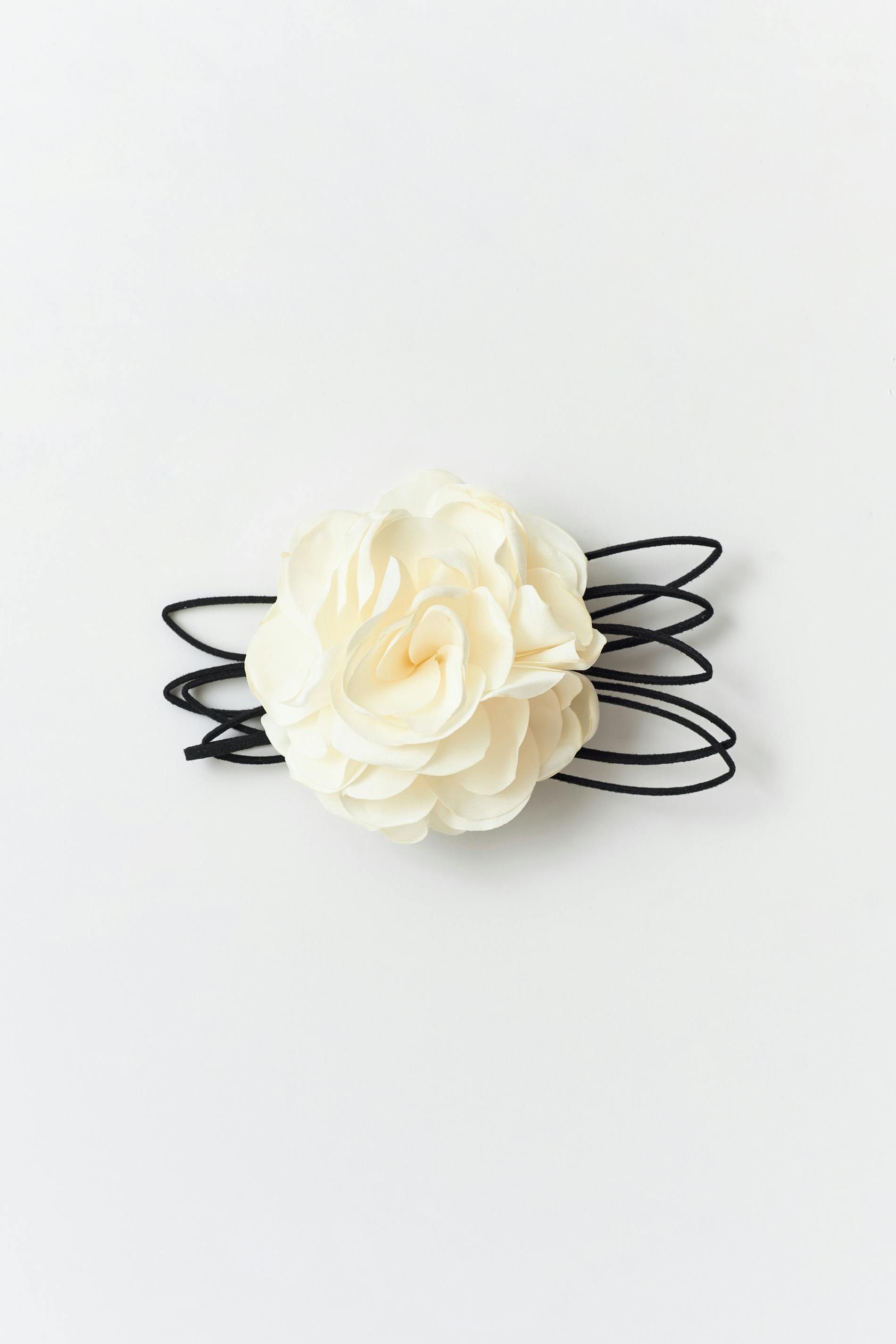 Rose Detail Band