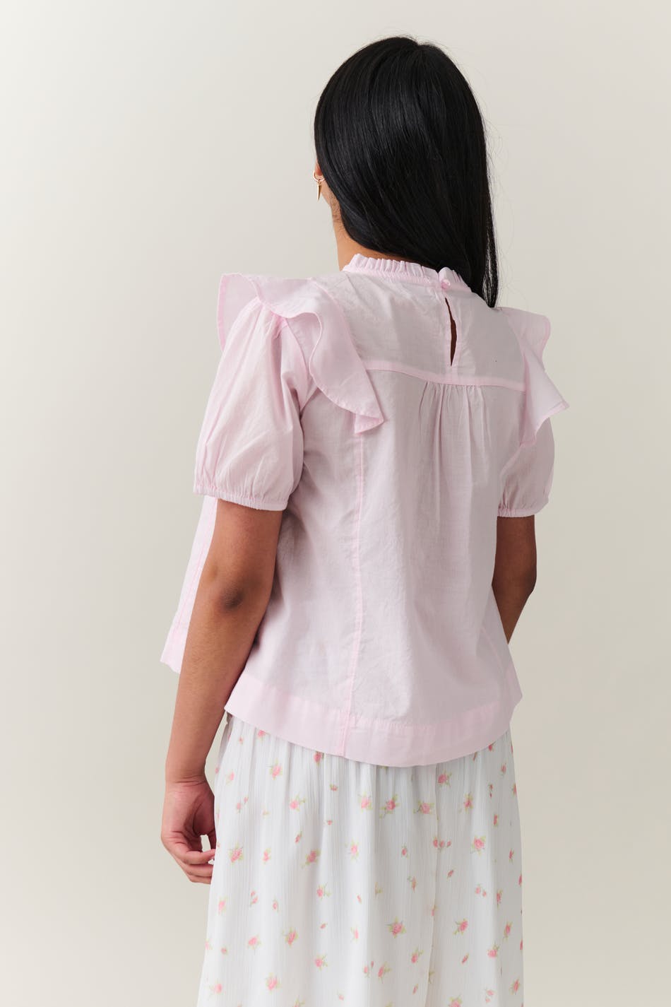 Y Puffsleeve Lace Top