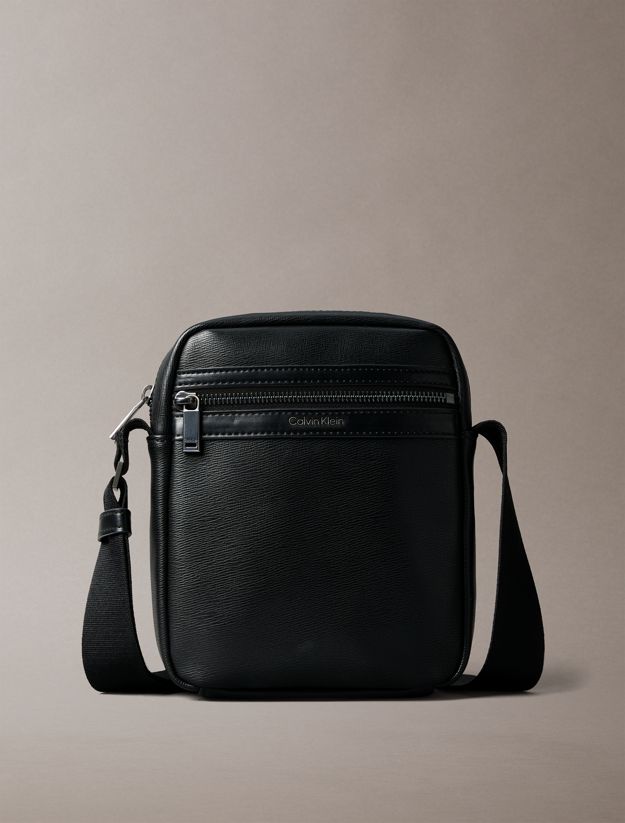 Textured Zip Reporter Bag