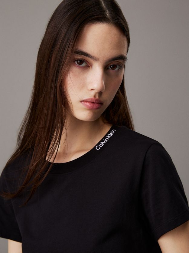 Slim Logo Collar T-shirt