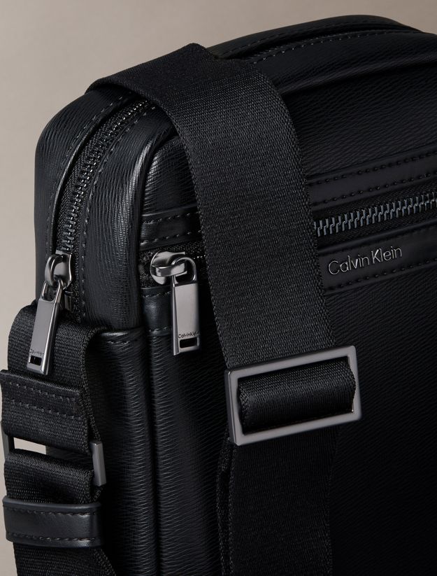 Textured Zip Reporter Bag