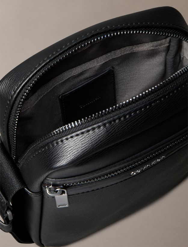 Textured Zip Reporter Bag