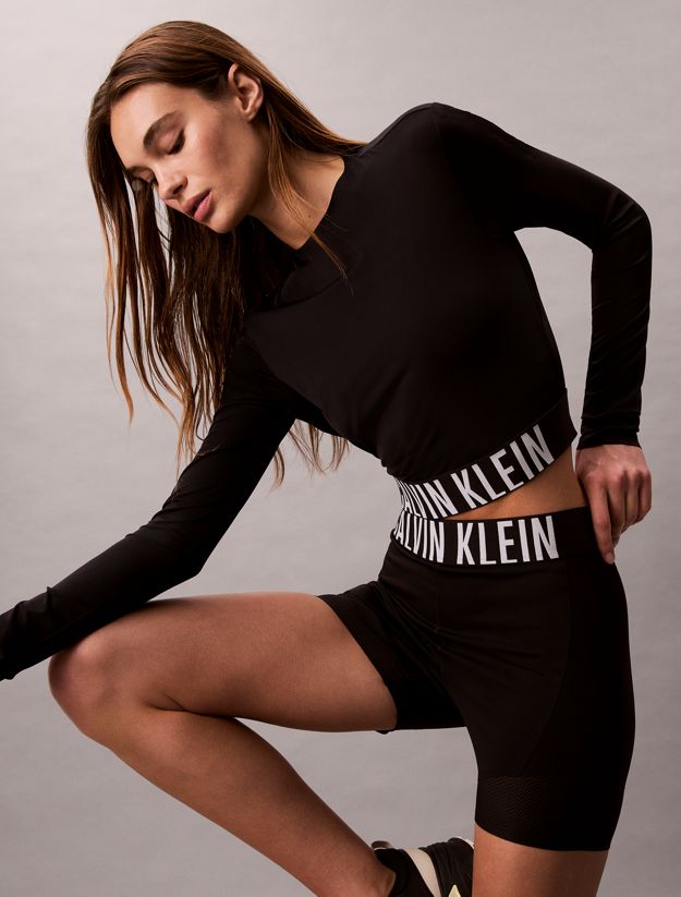 Cropped Open-Back Long Sleeve Gym T-shirt