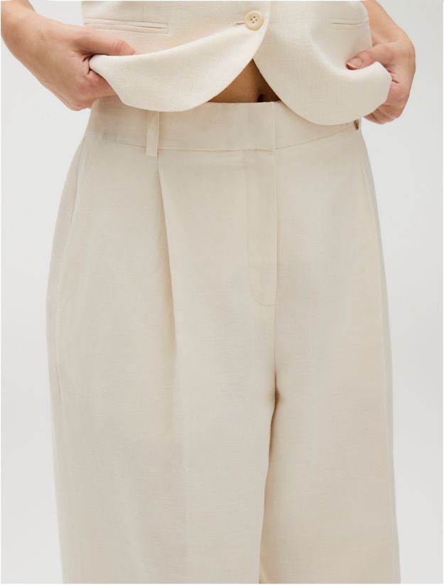 Relaxed Linen Pleated Trousers