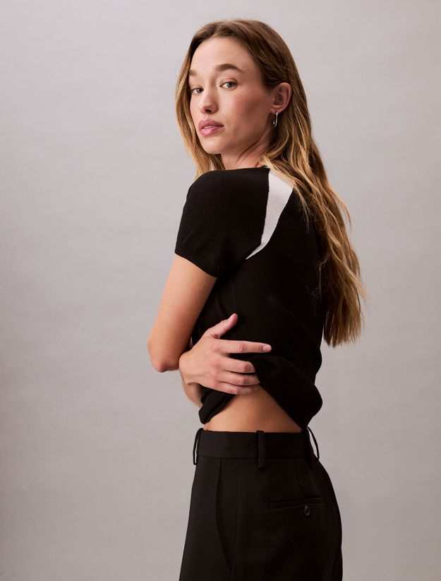 Contrast Logo Graphic Slim T-Shirt