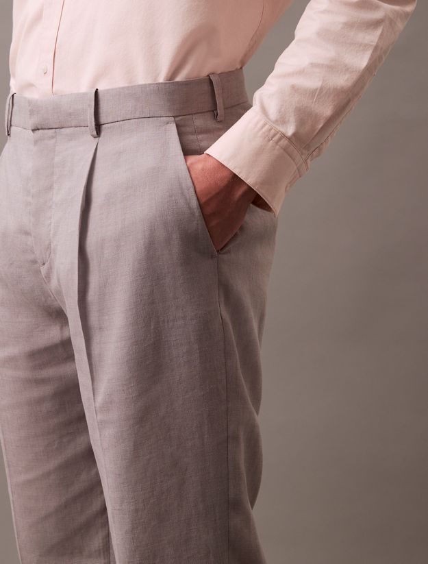 Relaxed Linen Pleated Trousers