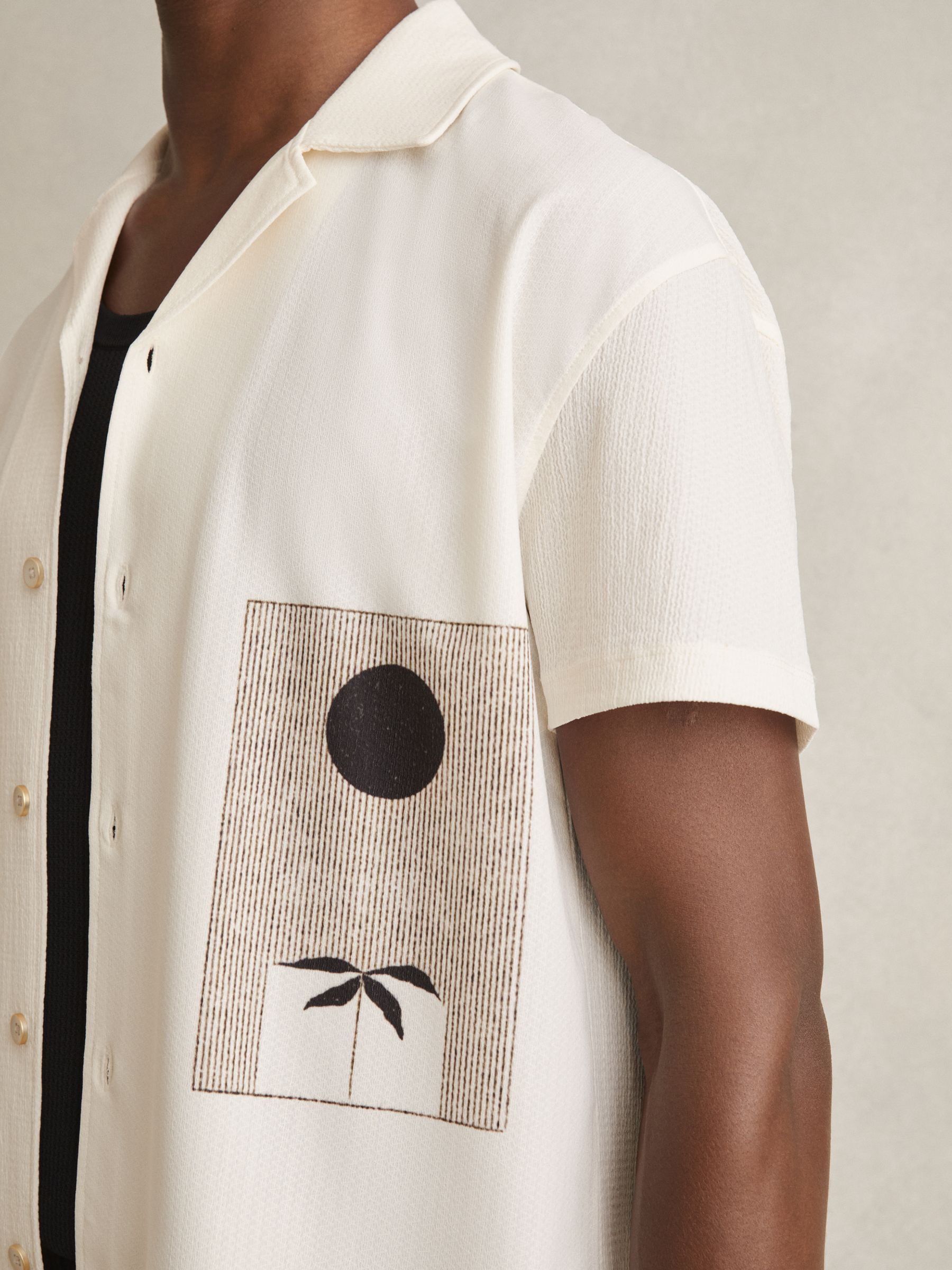 Graphic Print Cuban-Collar Shirt in White