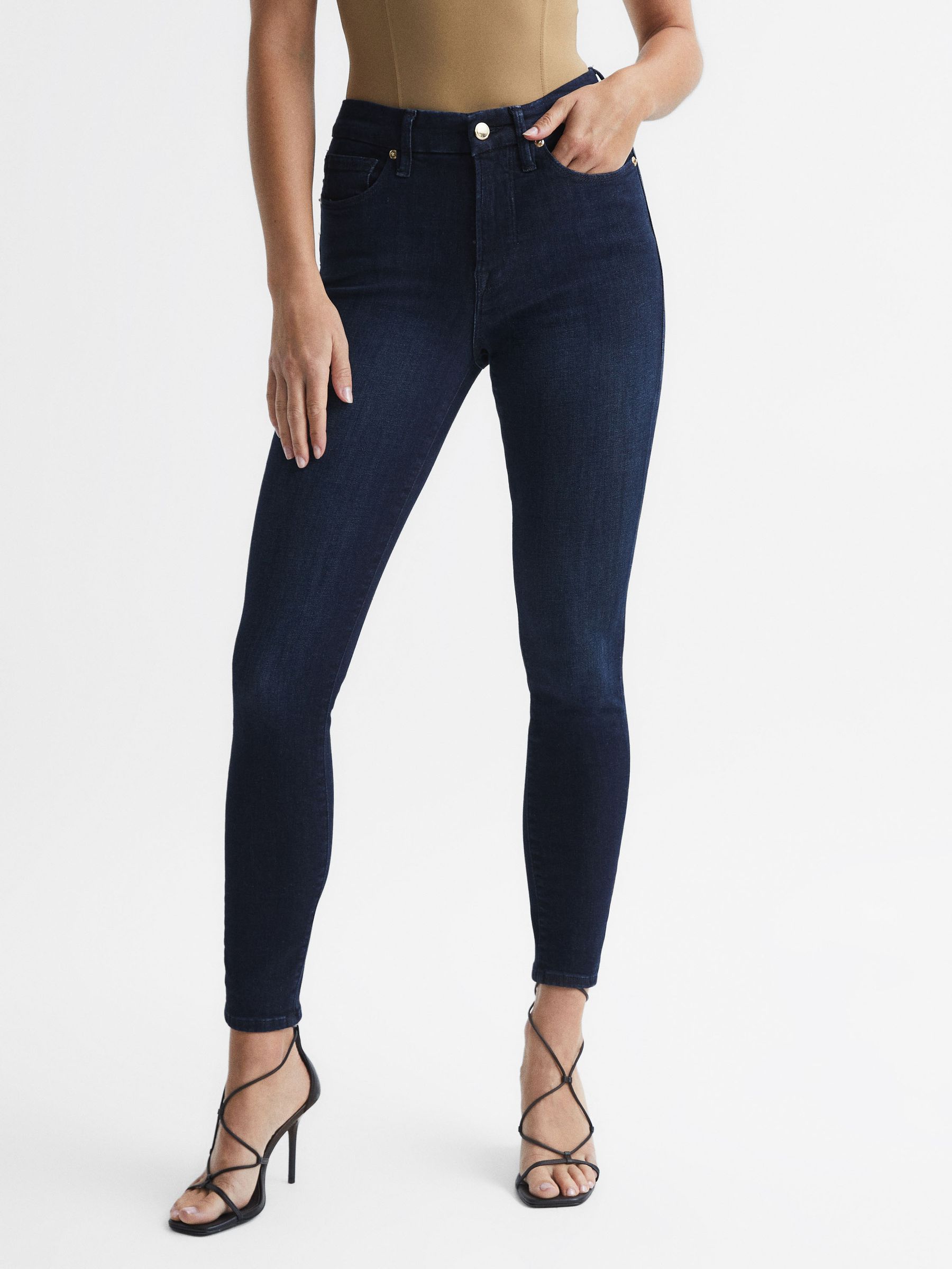 Good American Sculpting Skinny Jeans in Indigo