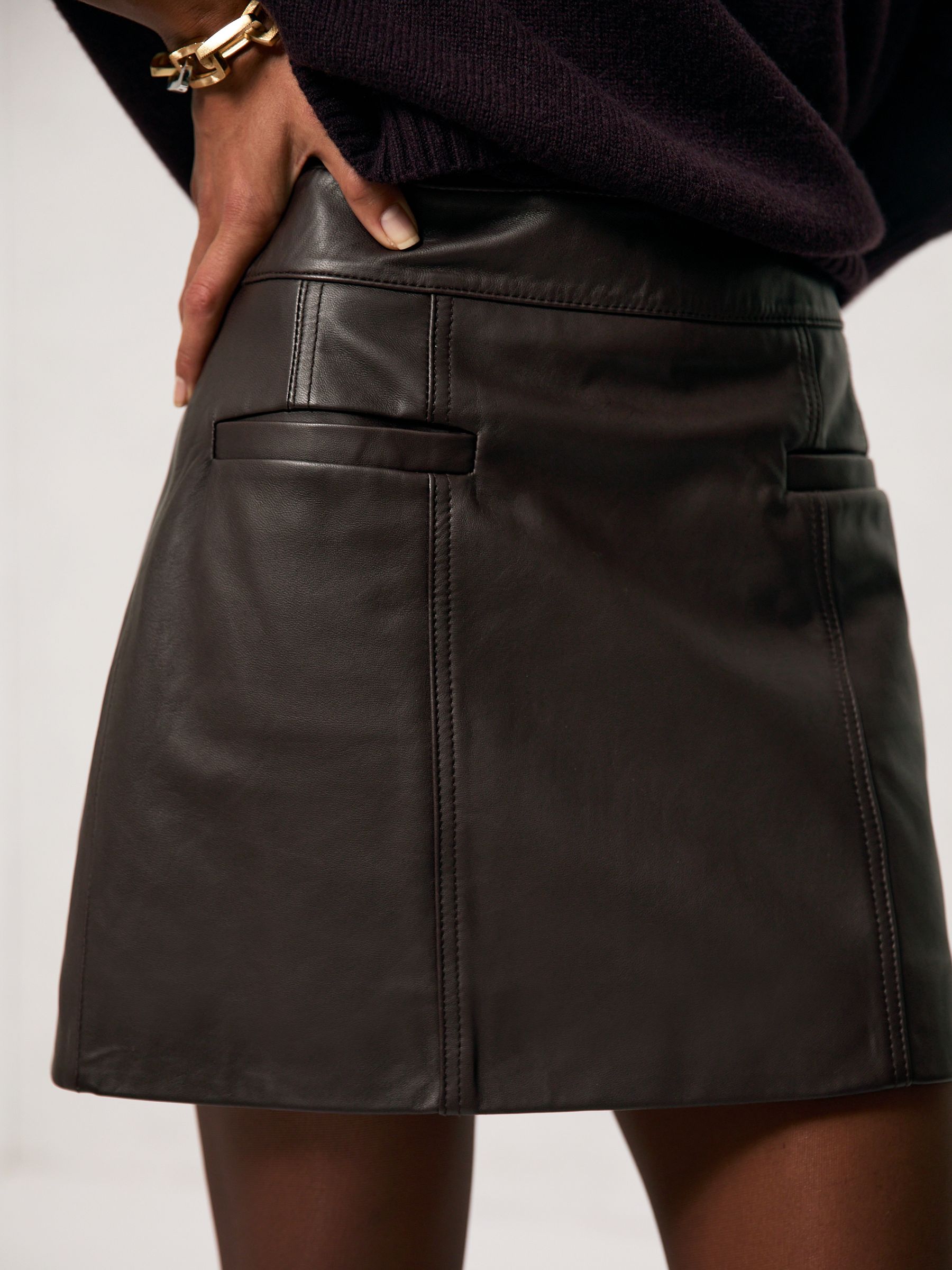Leather Welt-Pocket Mini Skirt in Burgundy
