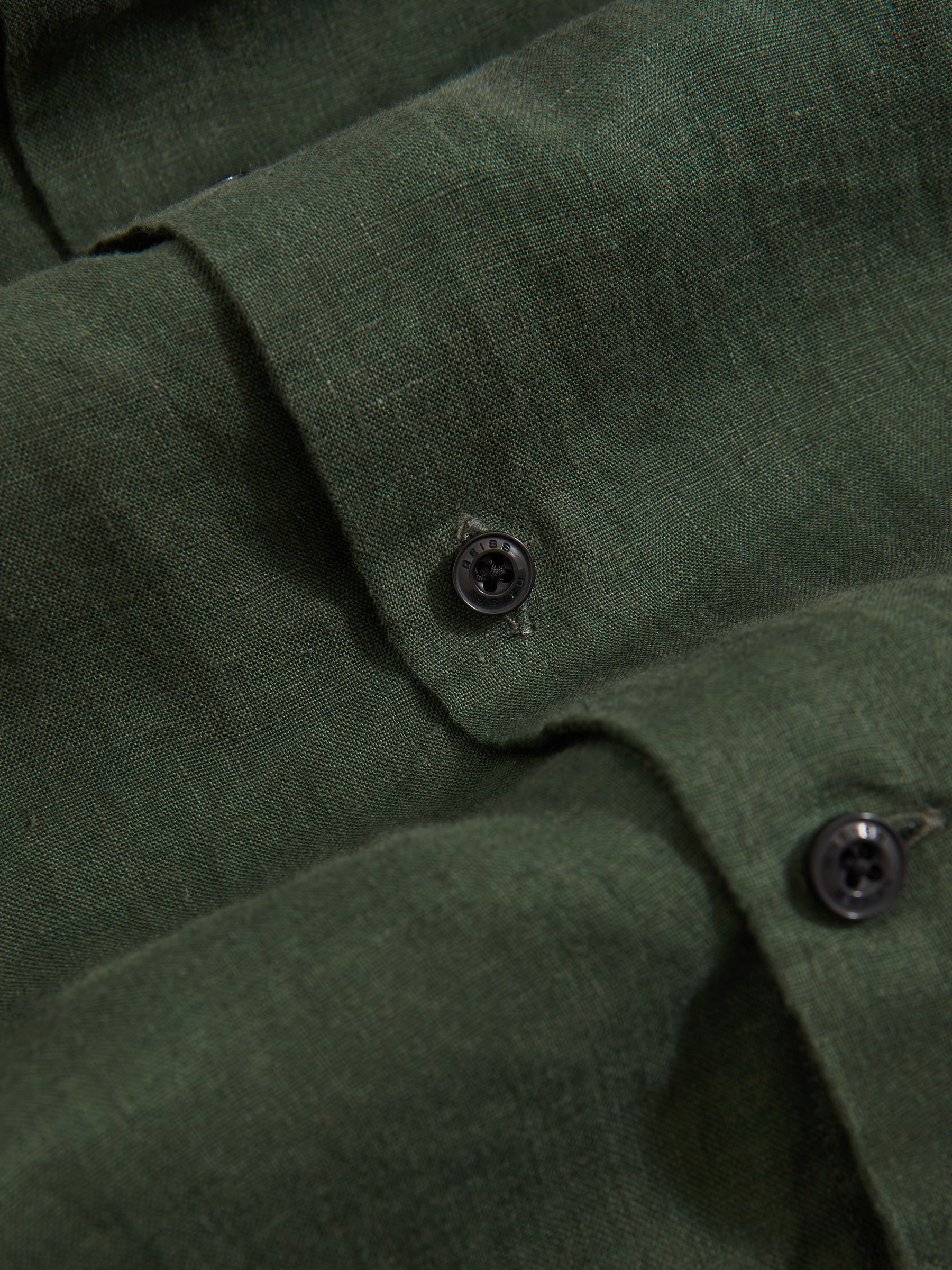 Linen Cutaway-Collar Shirt in Kale Green