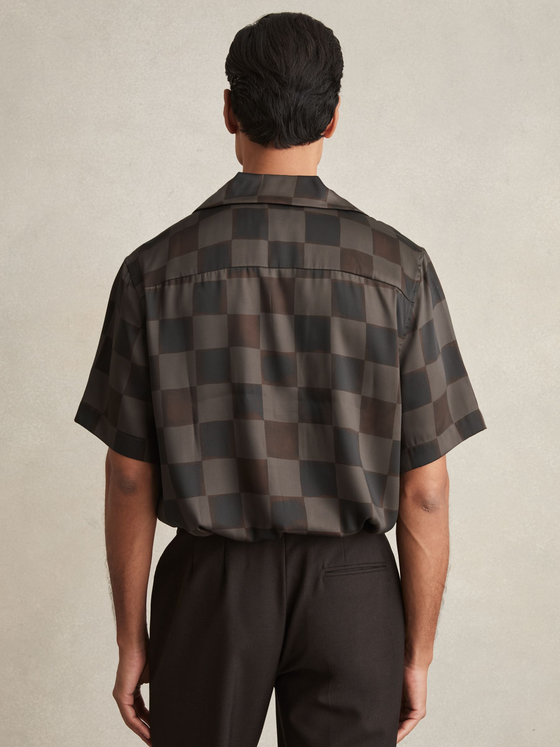 Chequered-Print Cuban-Collar Shirt in Brown
