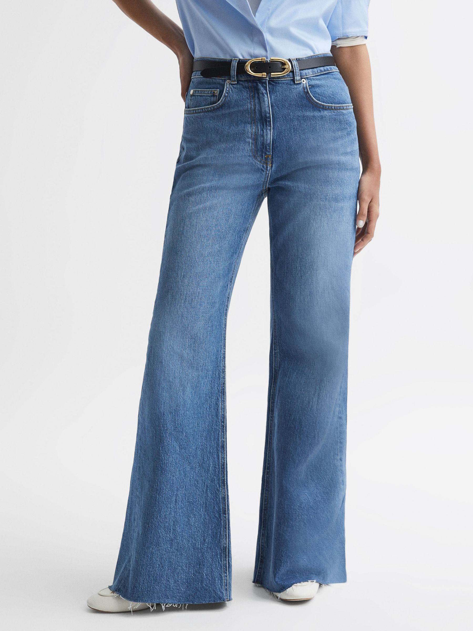 Mid Rise Wide Leg Jeans in Mid Blue