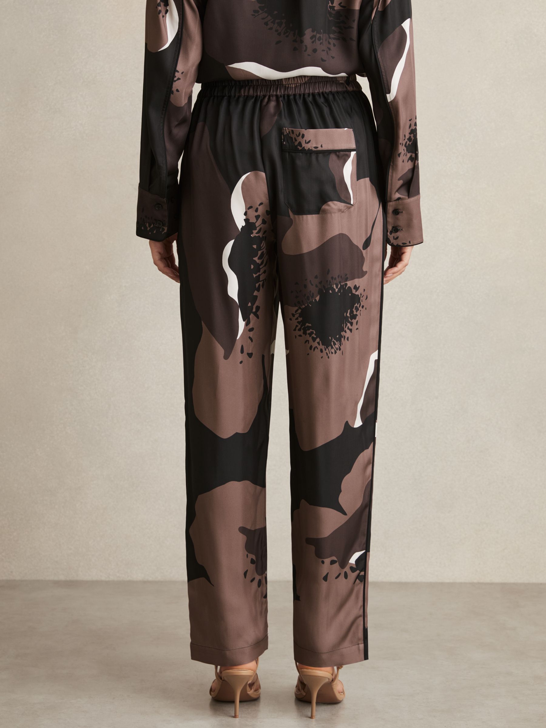 Floral-Print Wide-Leg Trousers in Black/Brown