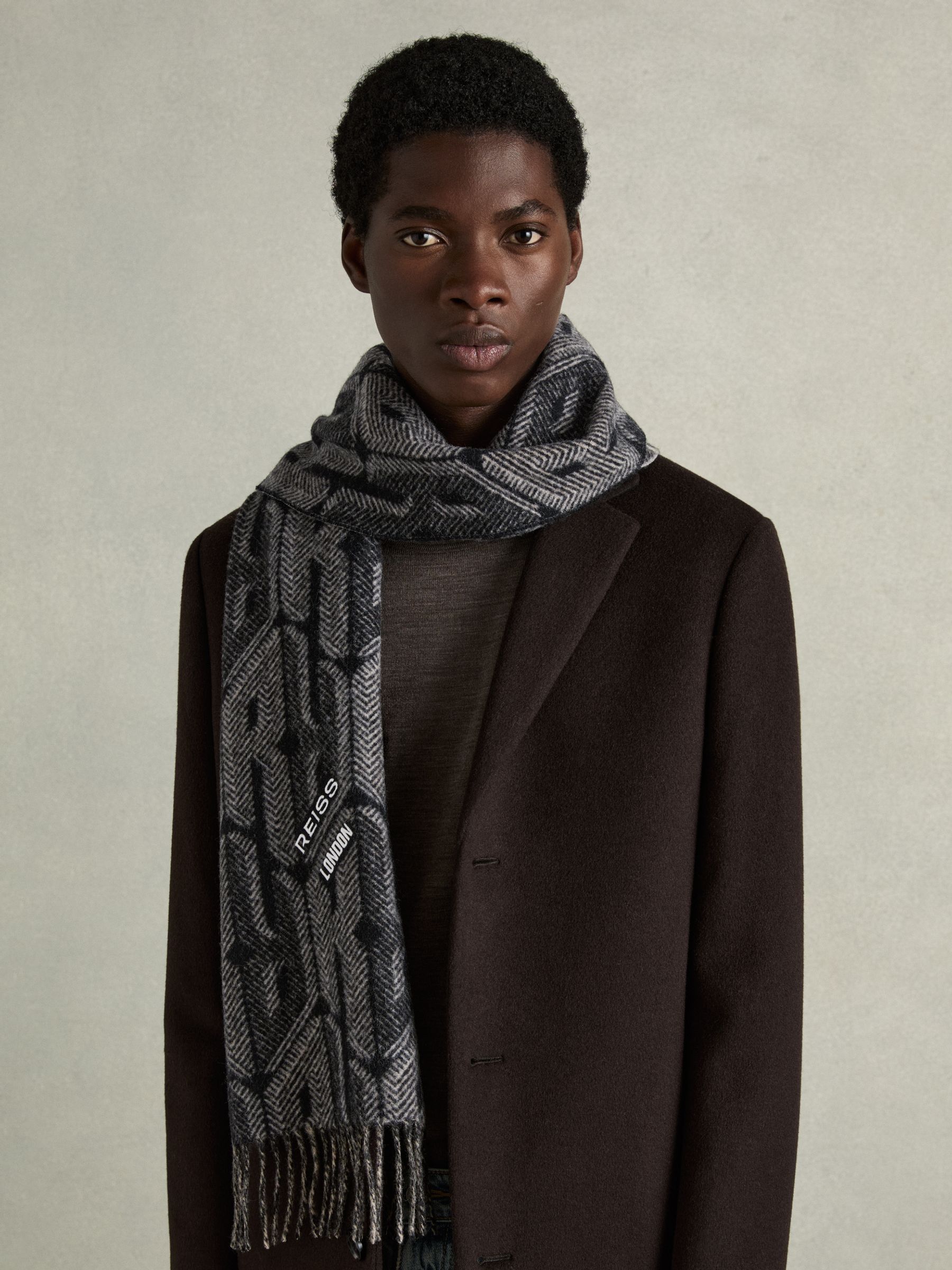 Wool and Cashmere Jacquard Scarf in Black/Grey