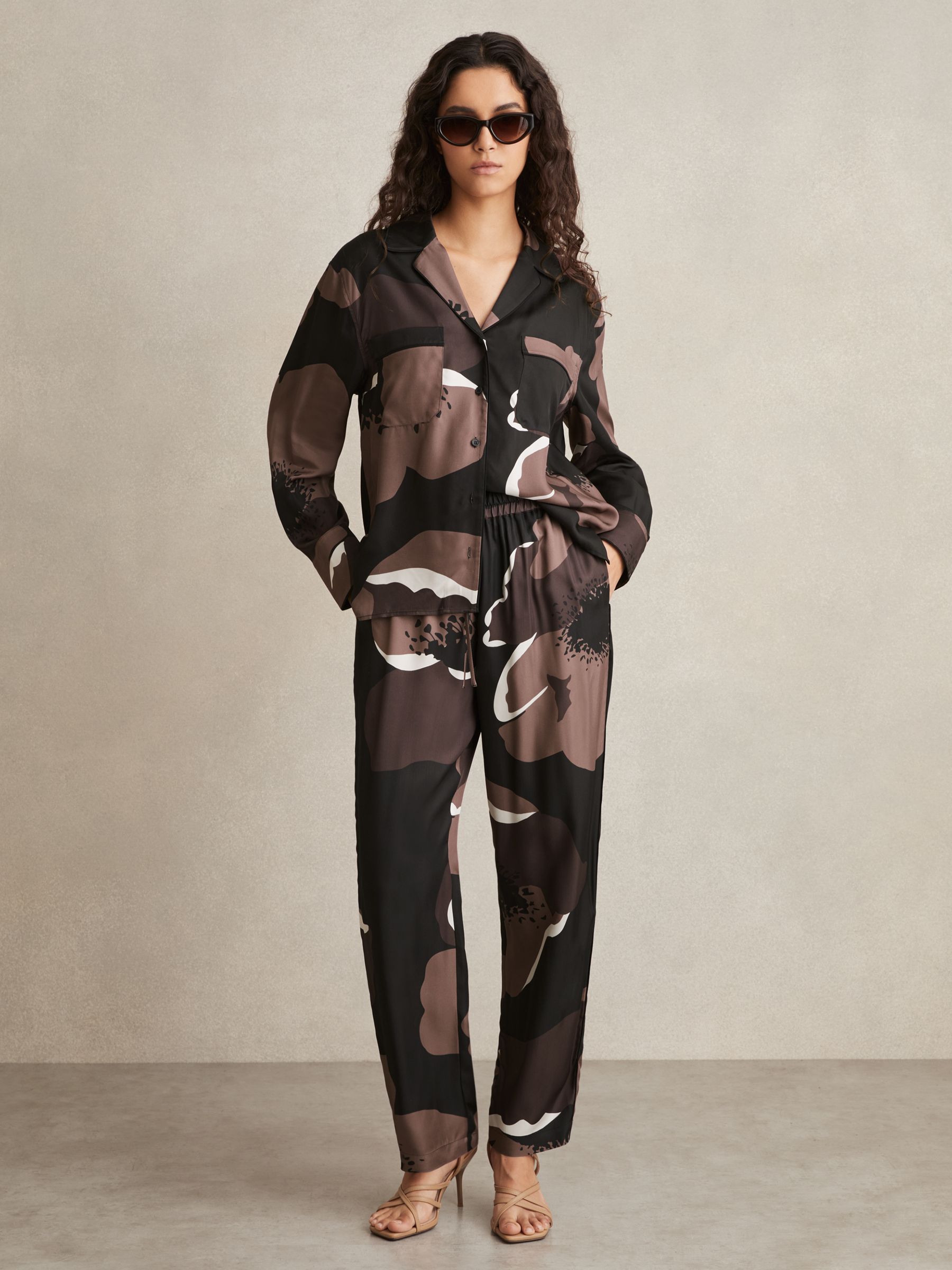 Floral-Print Wide-Leg Trousers in Black/Brown