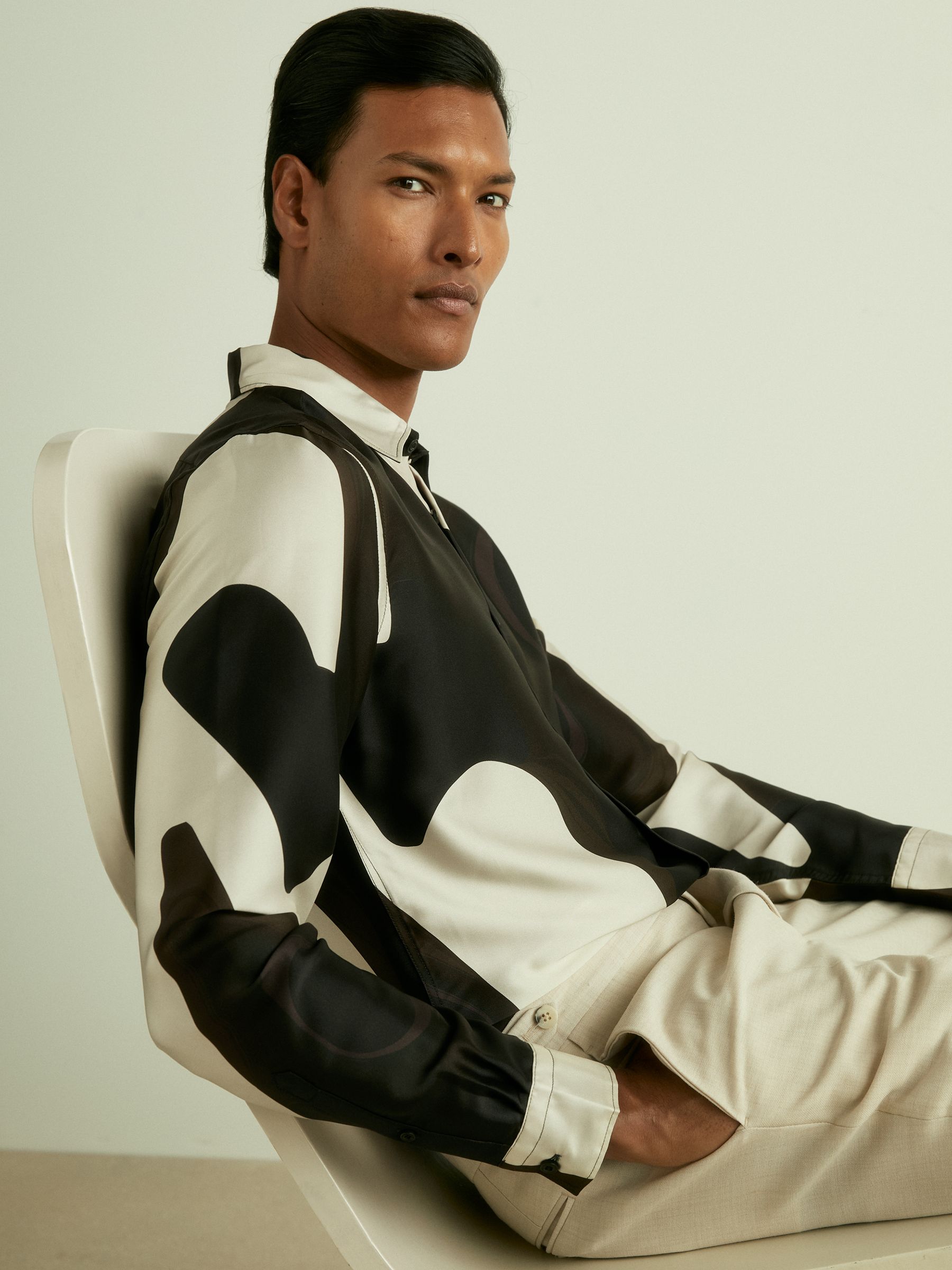 Abstract-Print Poplin Shirt in Chocolate Brown