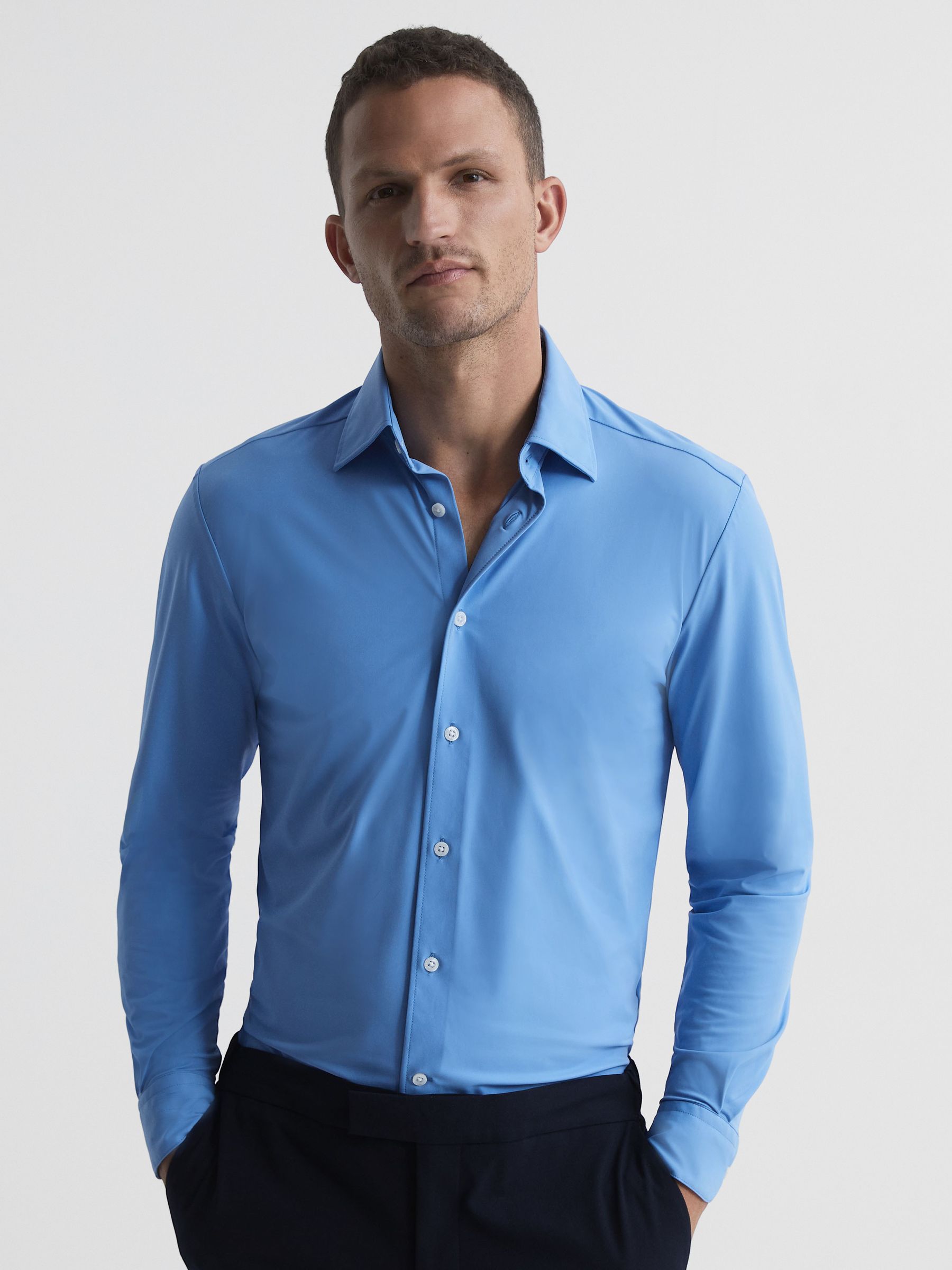 Travel Shirt in Soft Blue