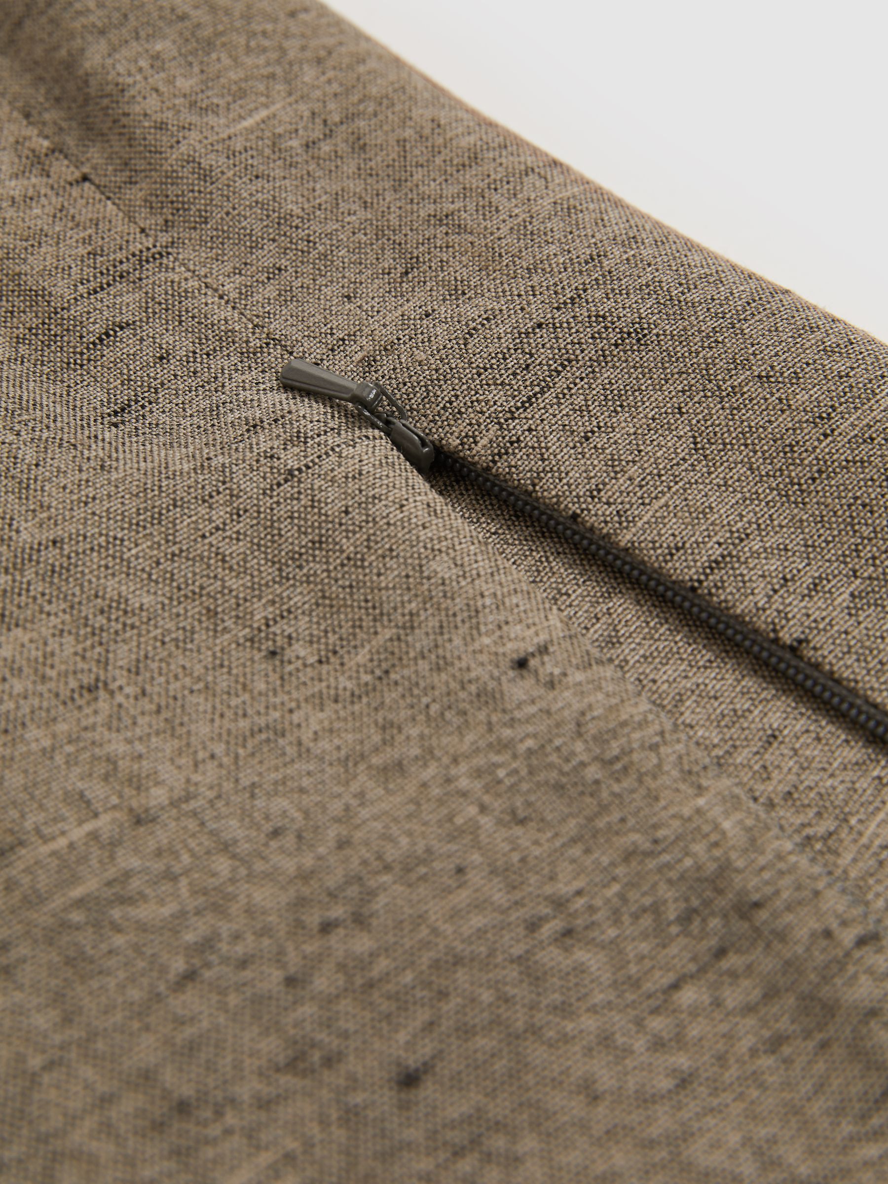 Atelier Side-Zip Tailored Shorts With Linen in Grey