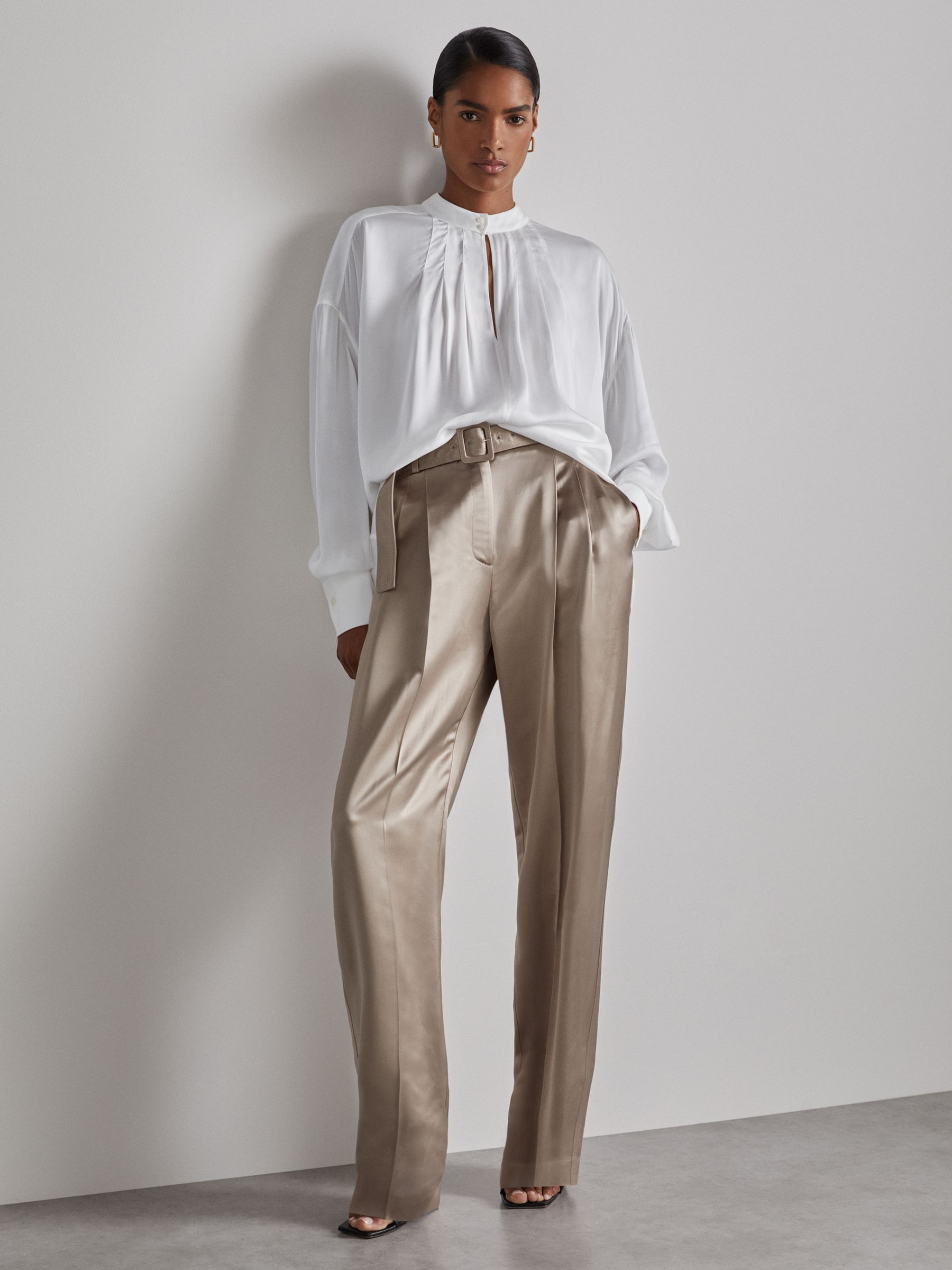 Atelier Keyhole-Neck Top in Off White