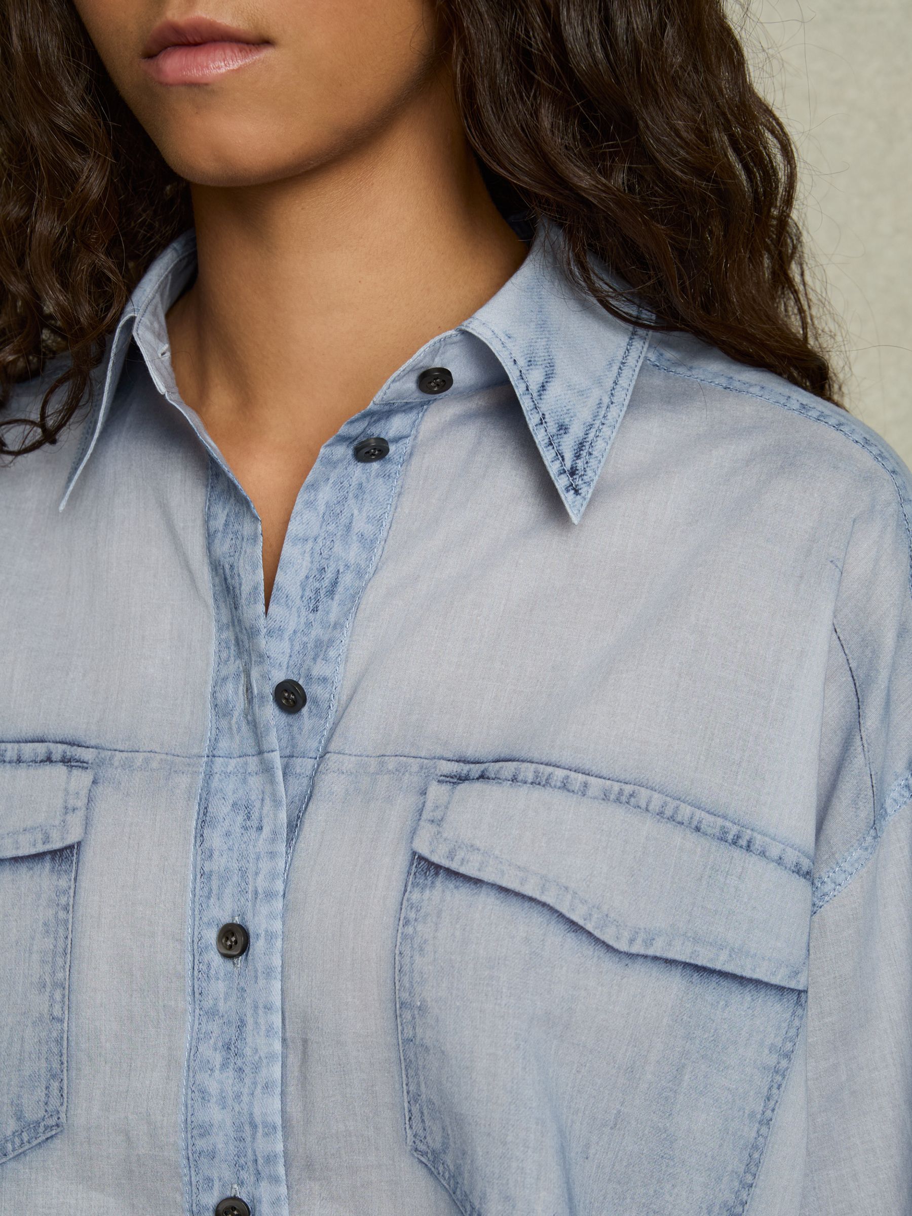 Cotton Denim-Print Cropped Shirt in Blue