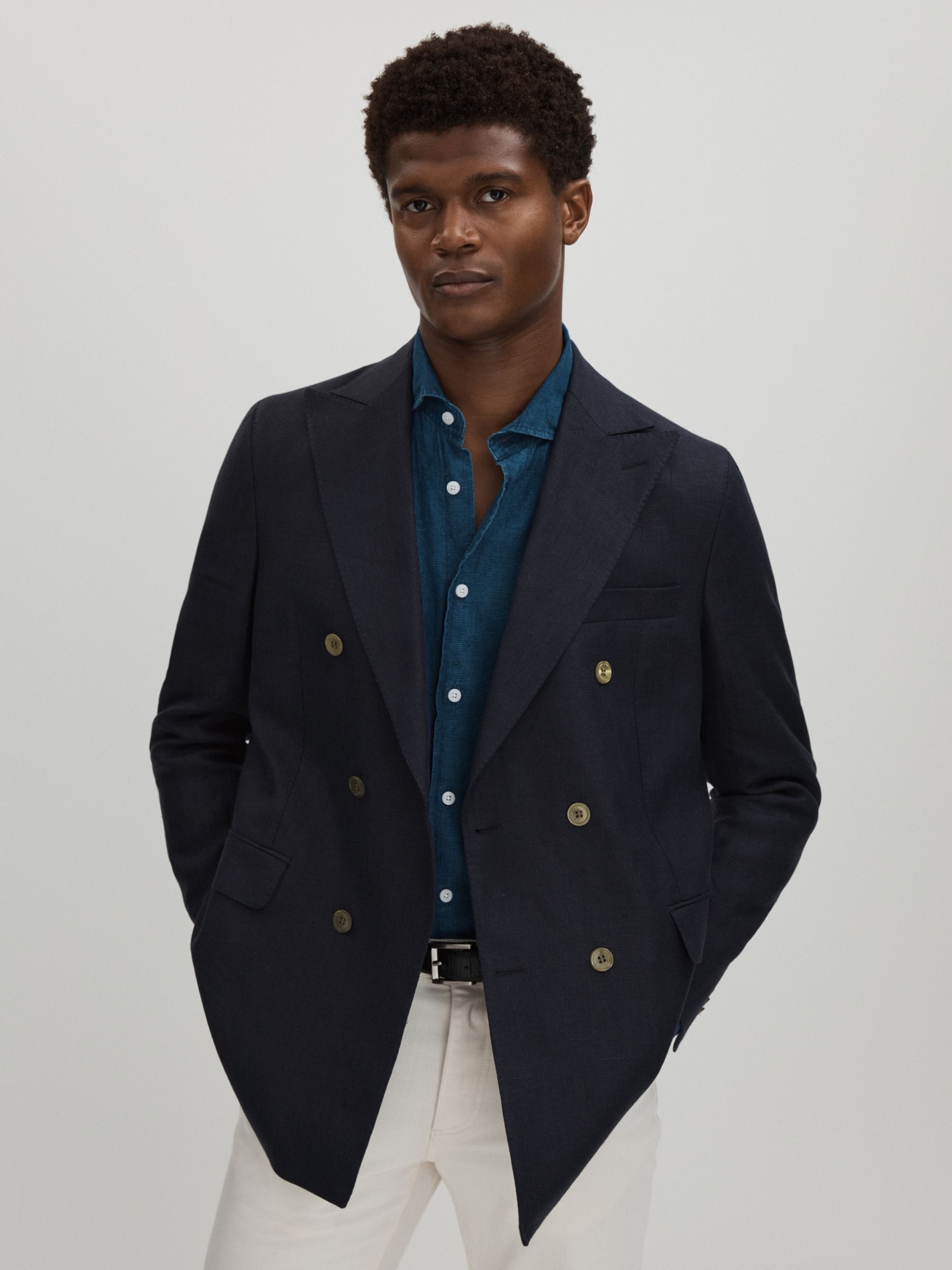 Oscar Jacobson Wool Double Breasted Blazer in Navy