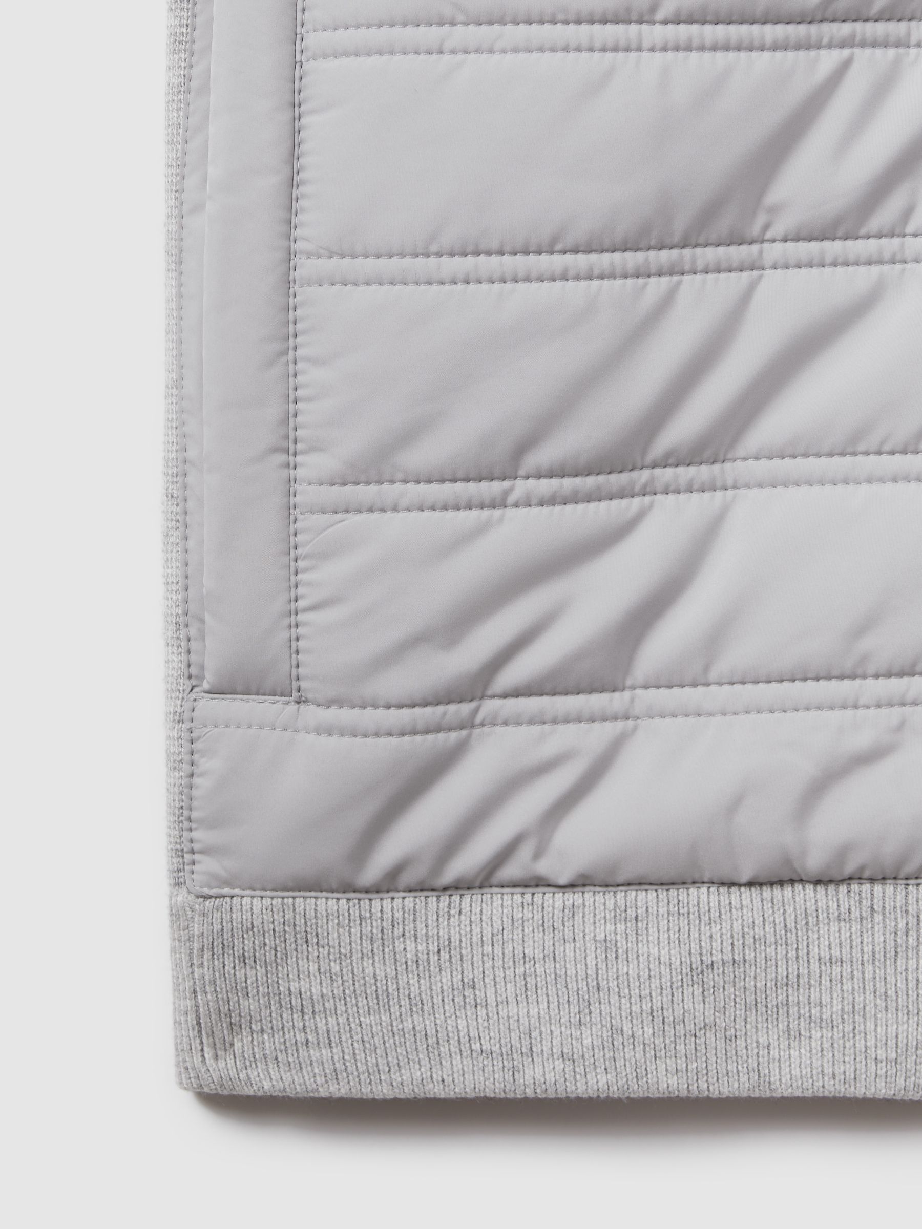 Hybrid Quilt and Knit Zip-Through Gilet in Soft Grey