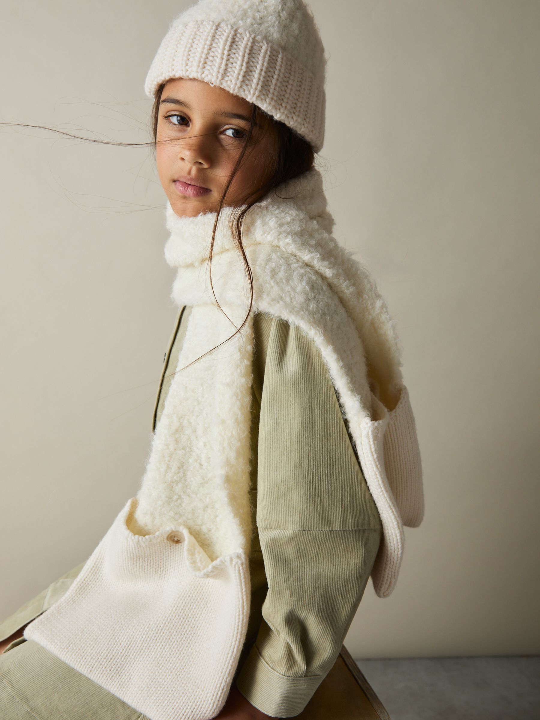 Pouch-Pocket Fluffy Scarf With Wool And Cashmere in Cream