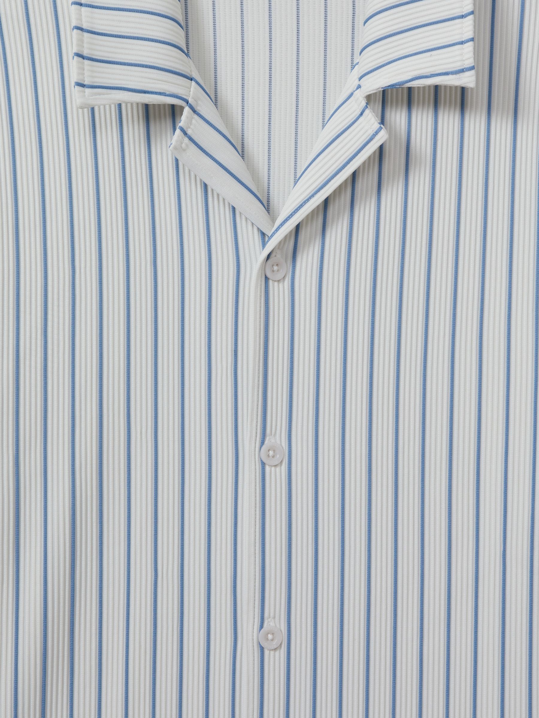 Ribbed Striped Cuban Collar Shirt in White/Soft Blue