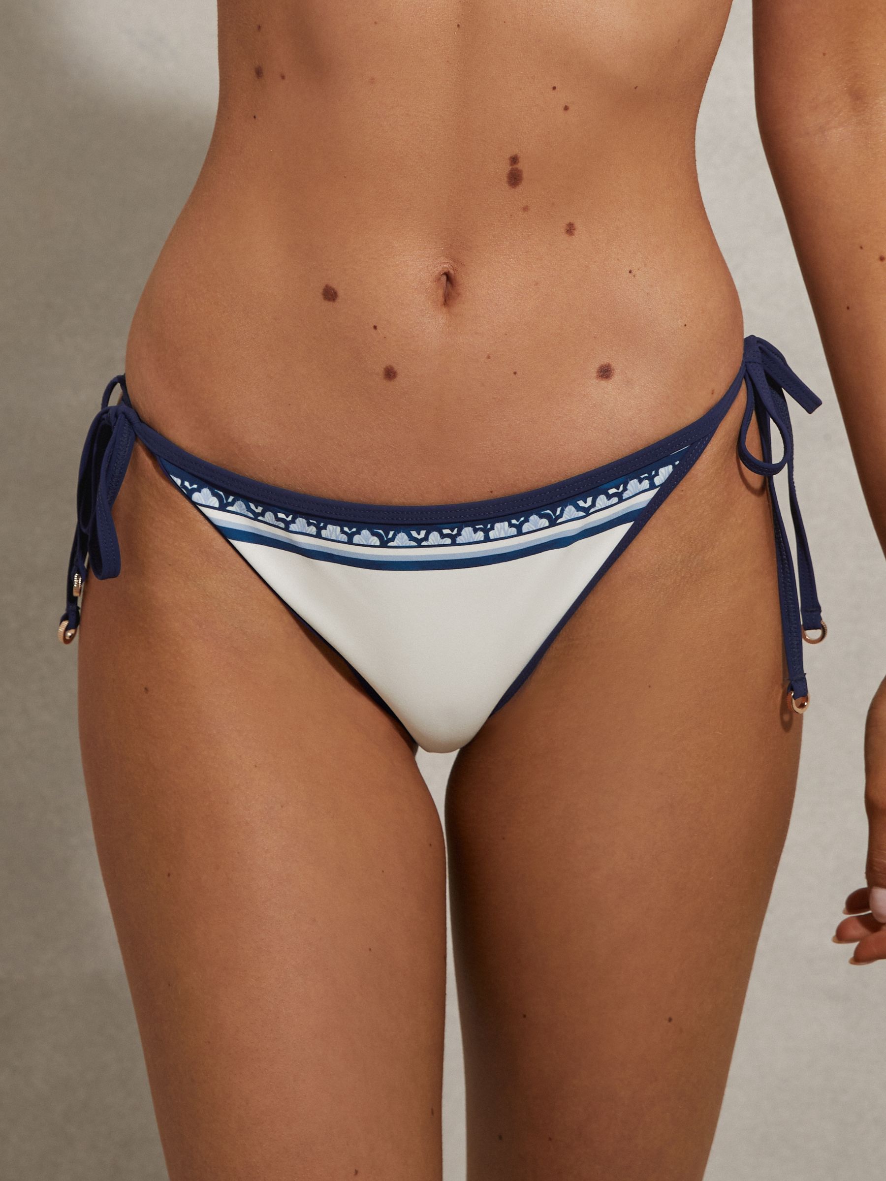 Contrast Trim Bikini Bottoms in Blue Print