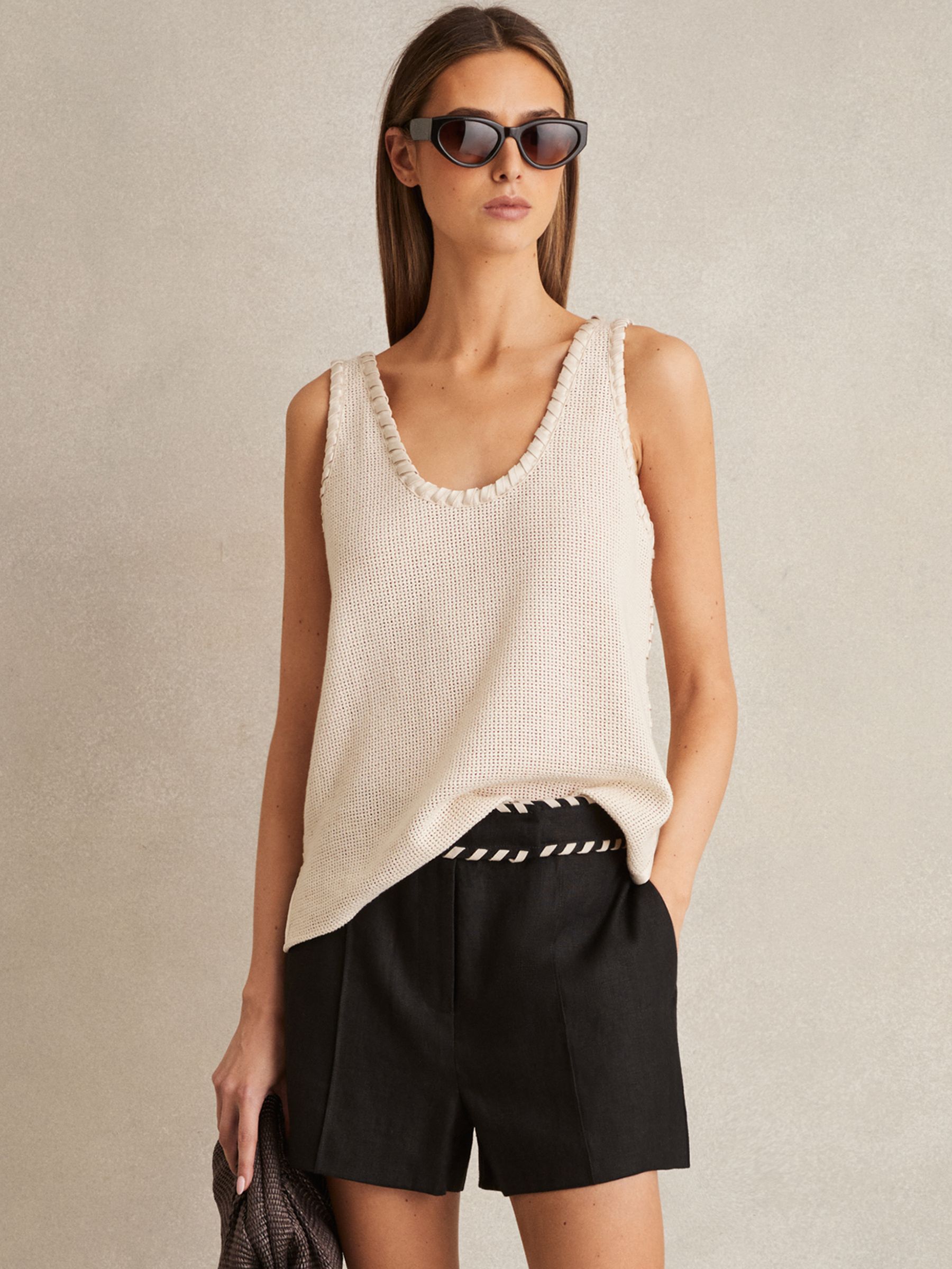 Linen Whipstitch Shorts in Black