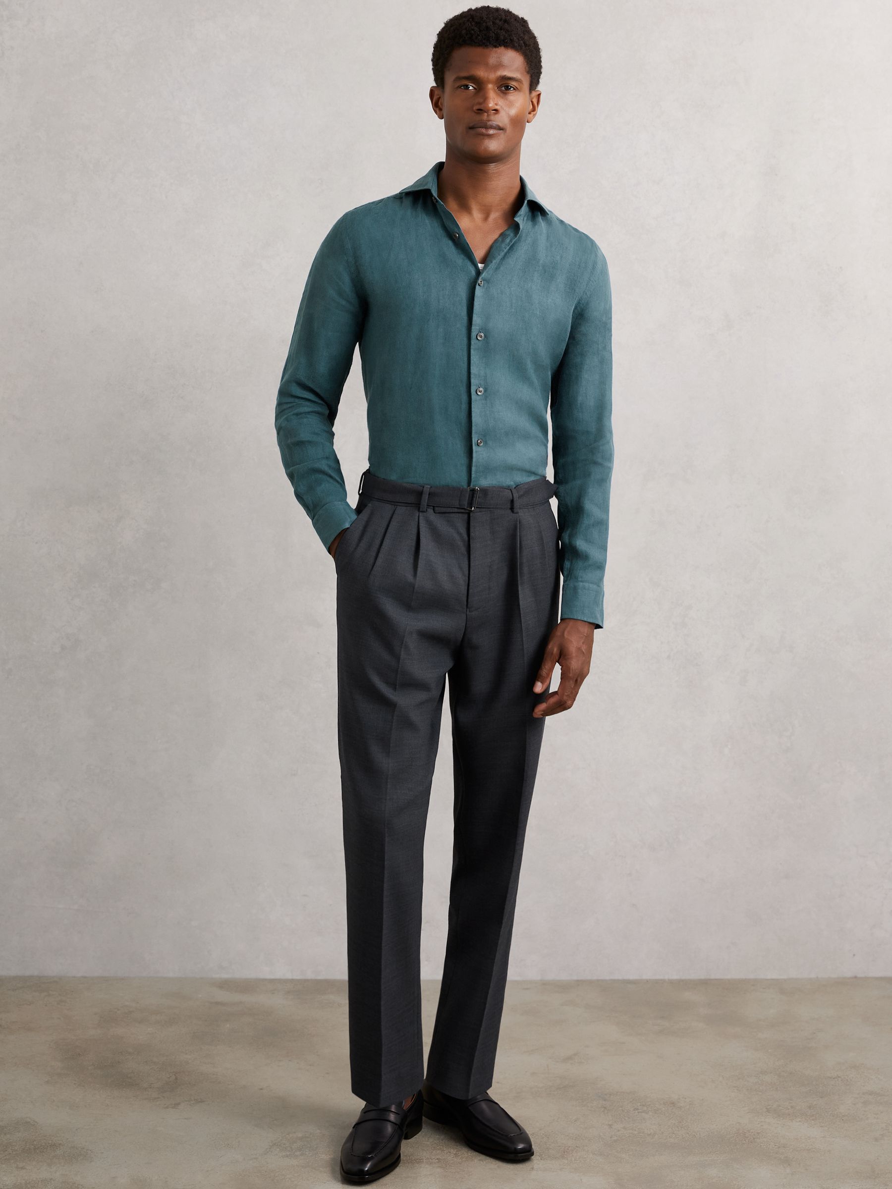 Linen Cutaway-Collar Shirt in Orion Blue