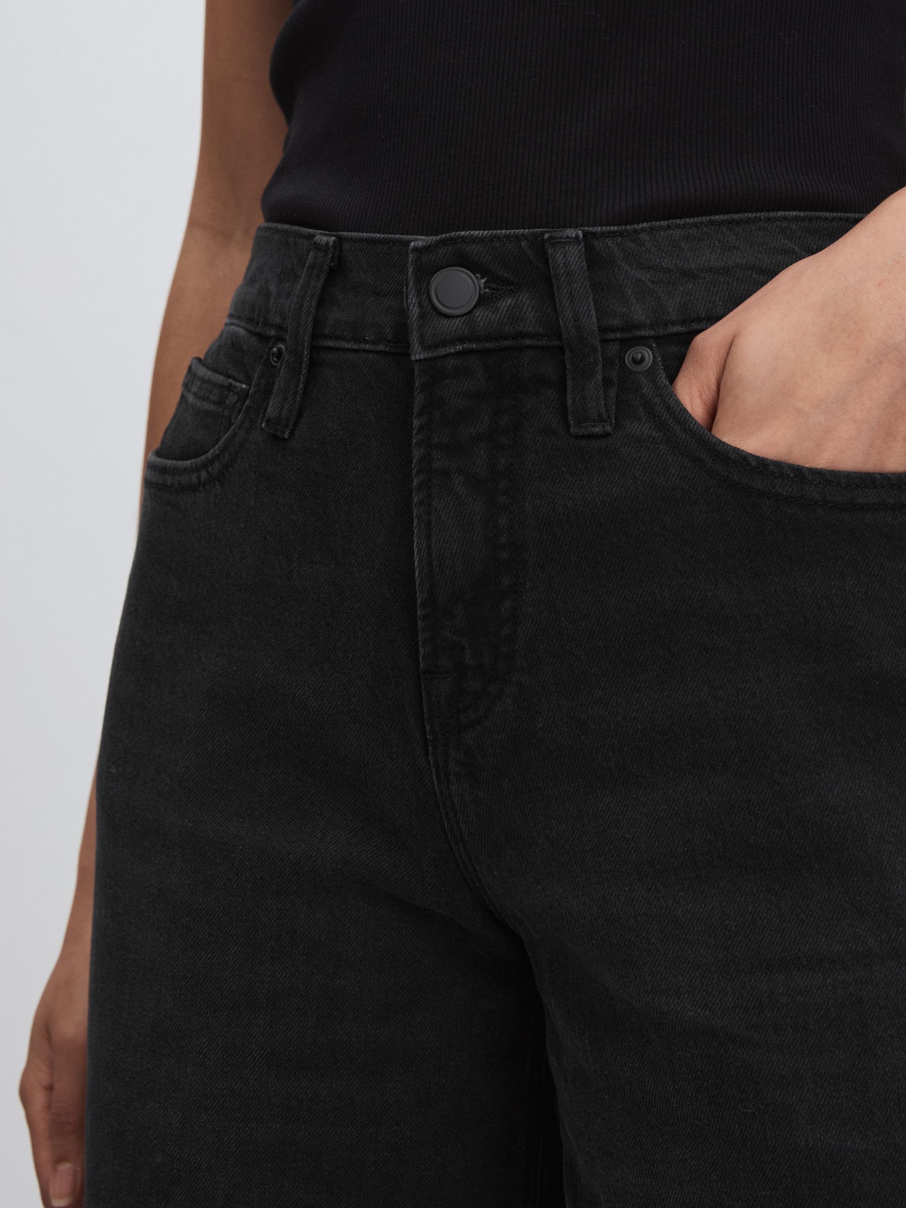 Good American Petite Relaxed Jeans in Black