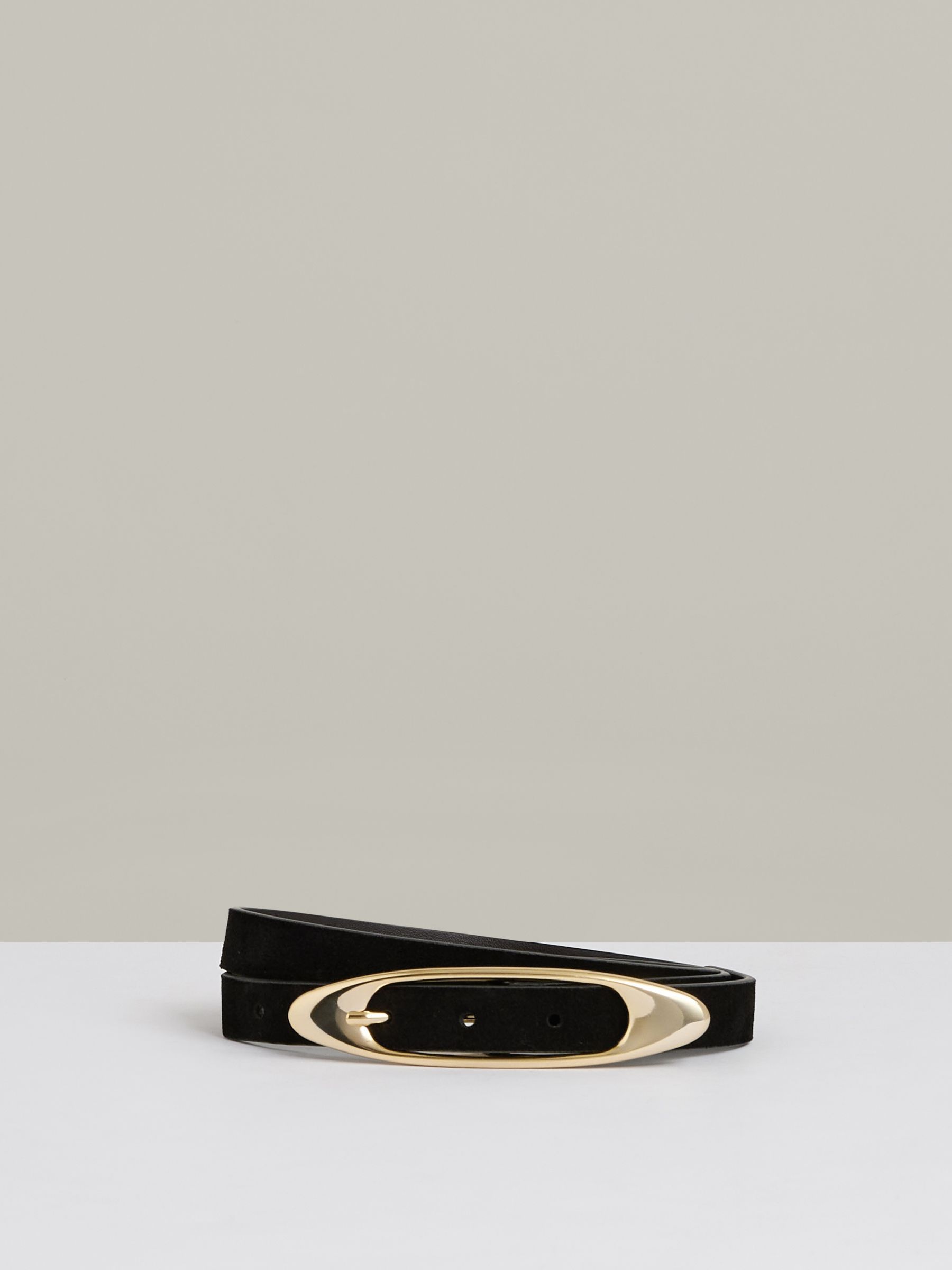 Leather Oval-Buckle Belt in Black