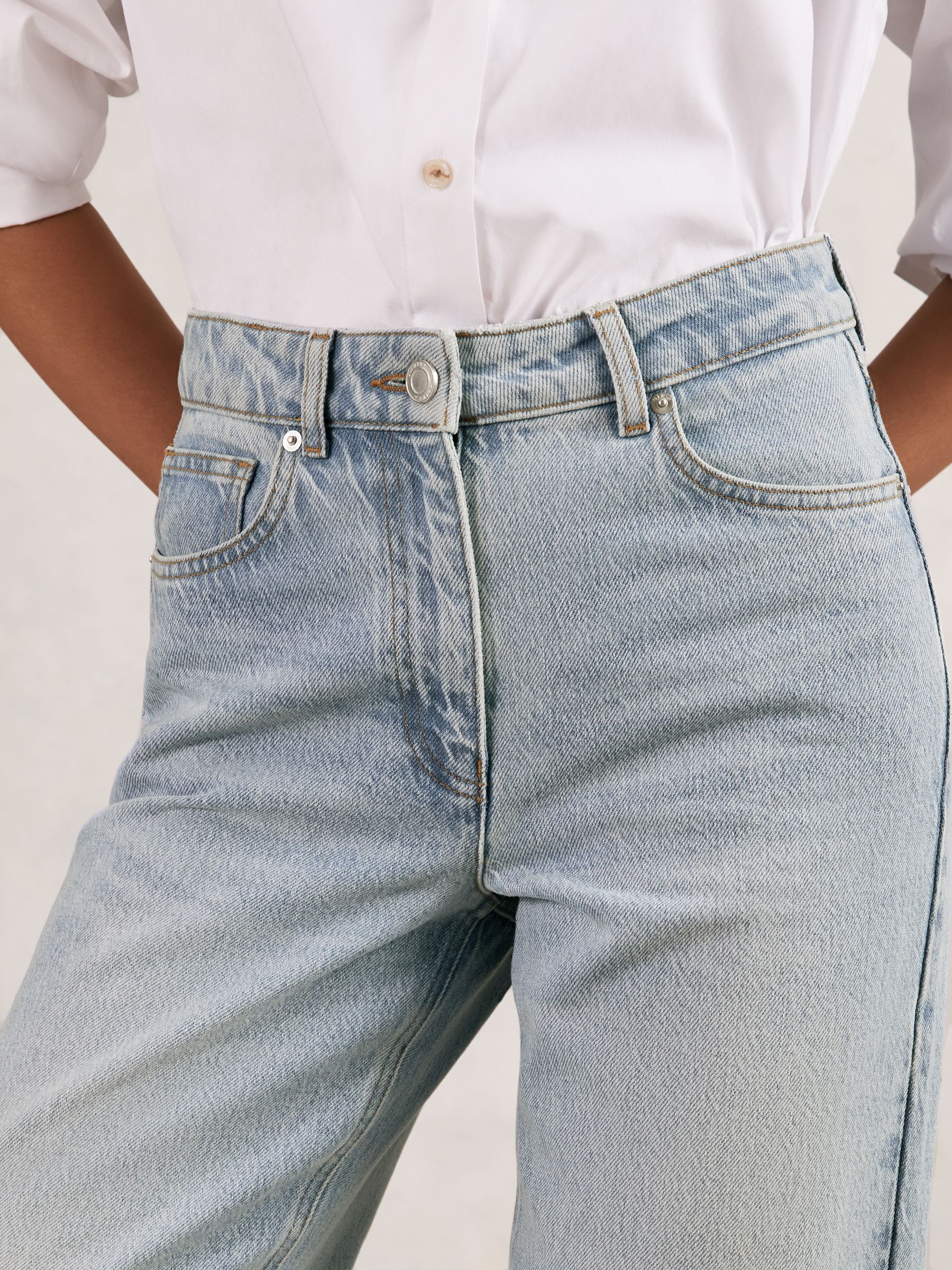 Petite Mid-Rise Straight-Leg Jeans in Pale Blue