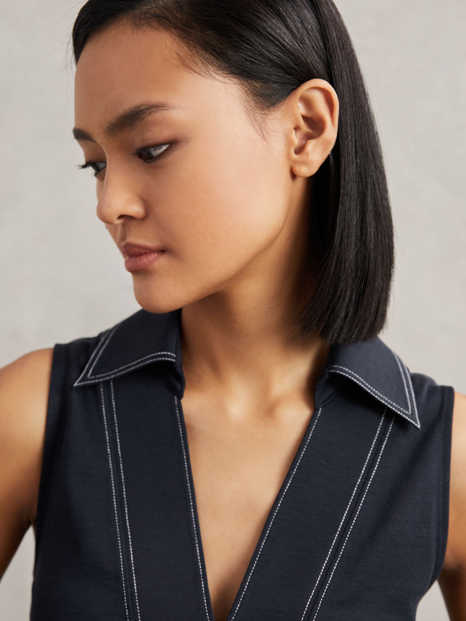 Cotton-Blend Collared Sleeveless Top in Navy/Ivory