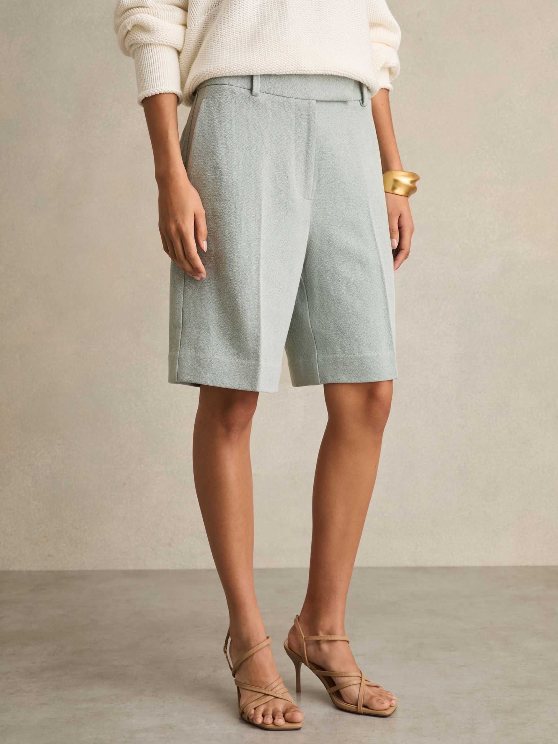 Tailored Bermuda Shorts with Linen in Blue