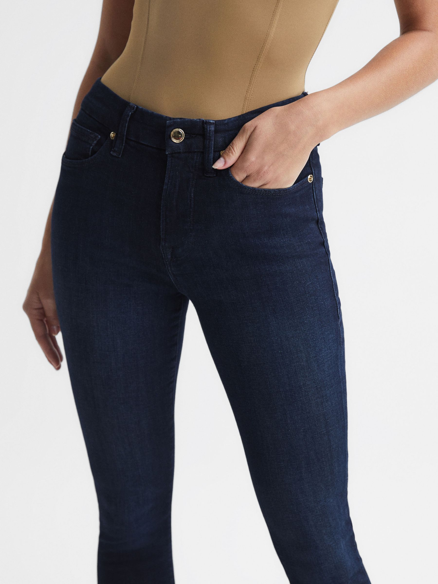 Good American Sculpting Skinny Jeans in Indigo