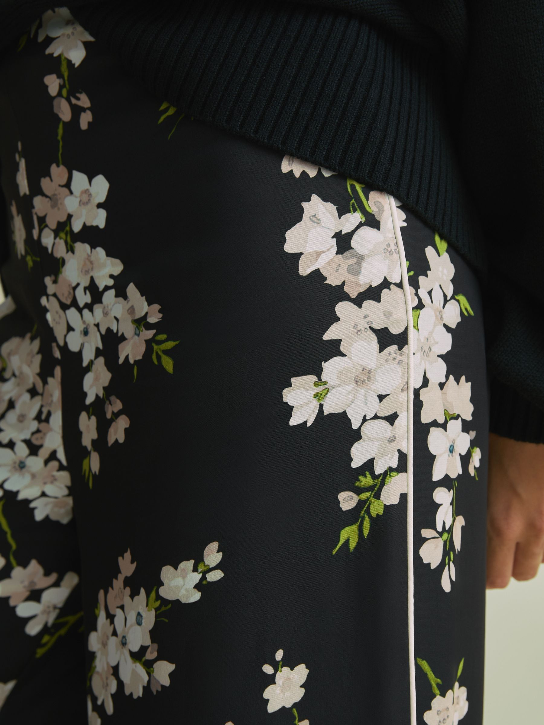 Florere High Rise Wide Leg Trousers in Black