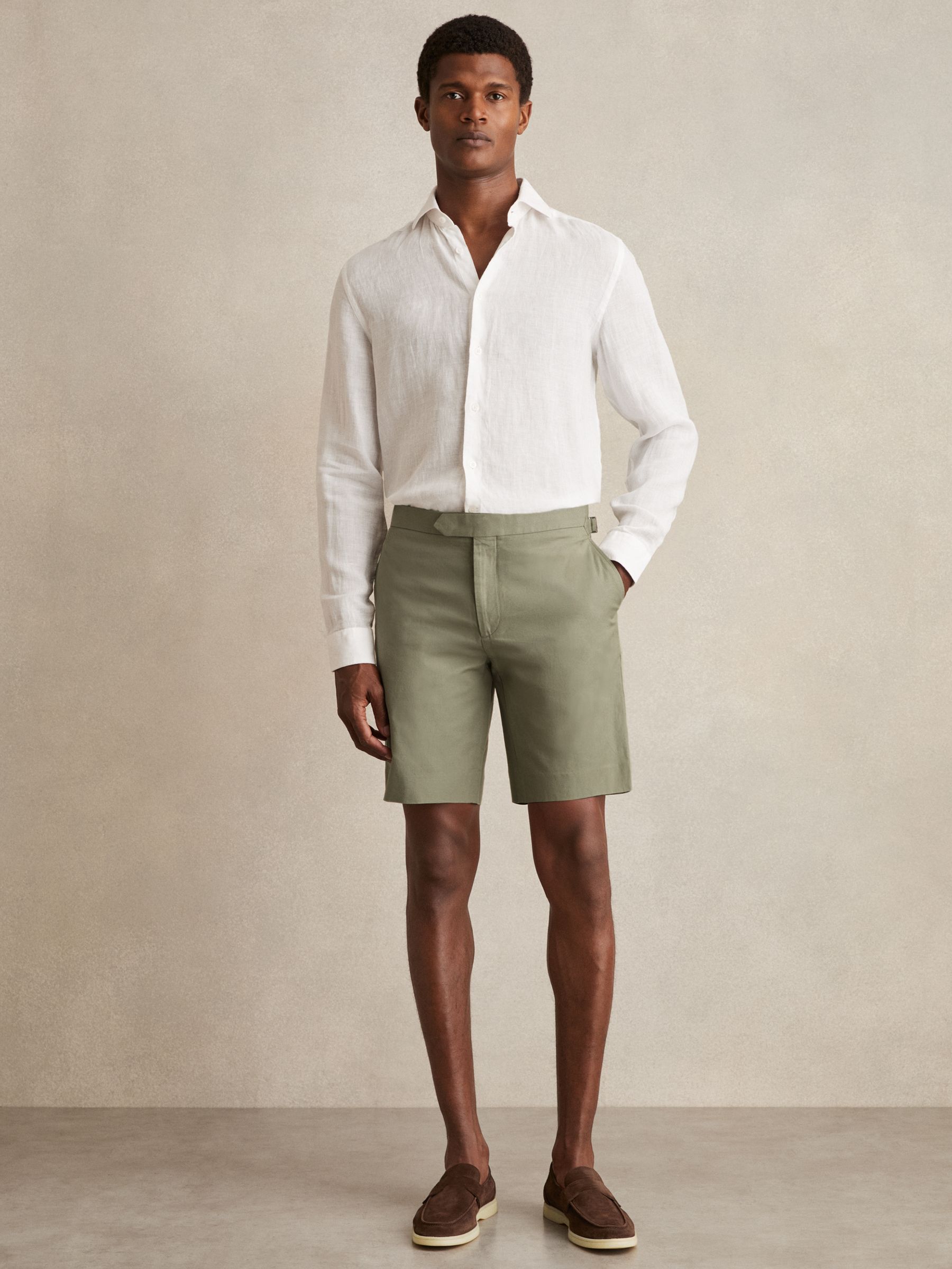 Cotton-Linen Tailored Shorts in Pistachio