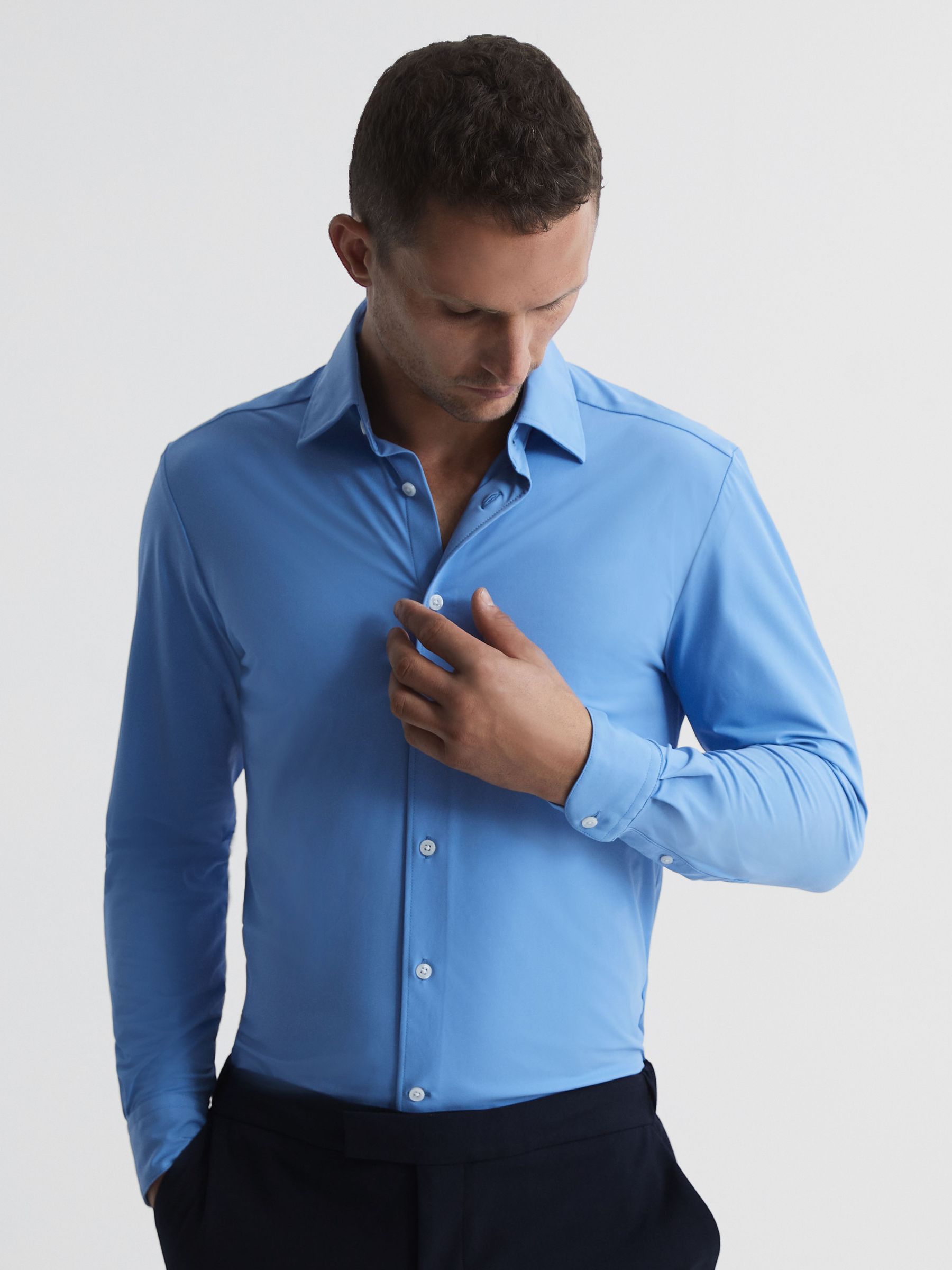 Travel Shirt in Soft Blue
