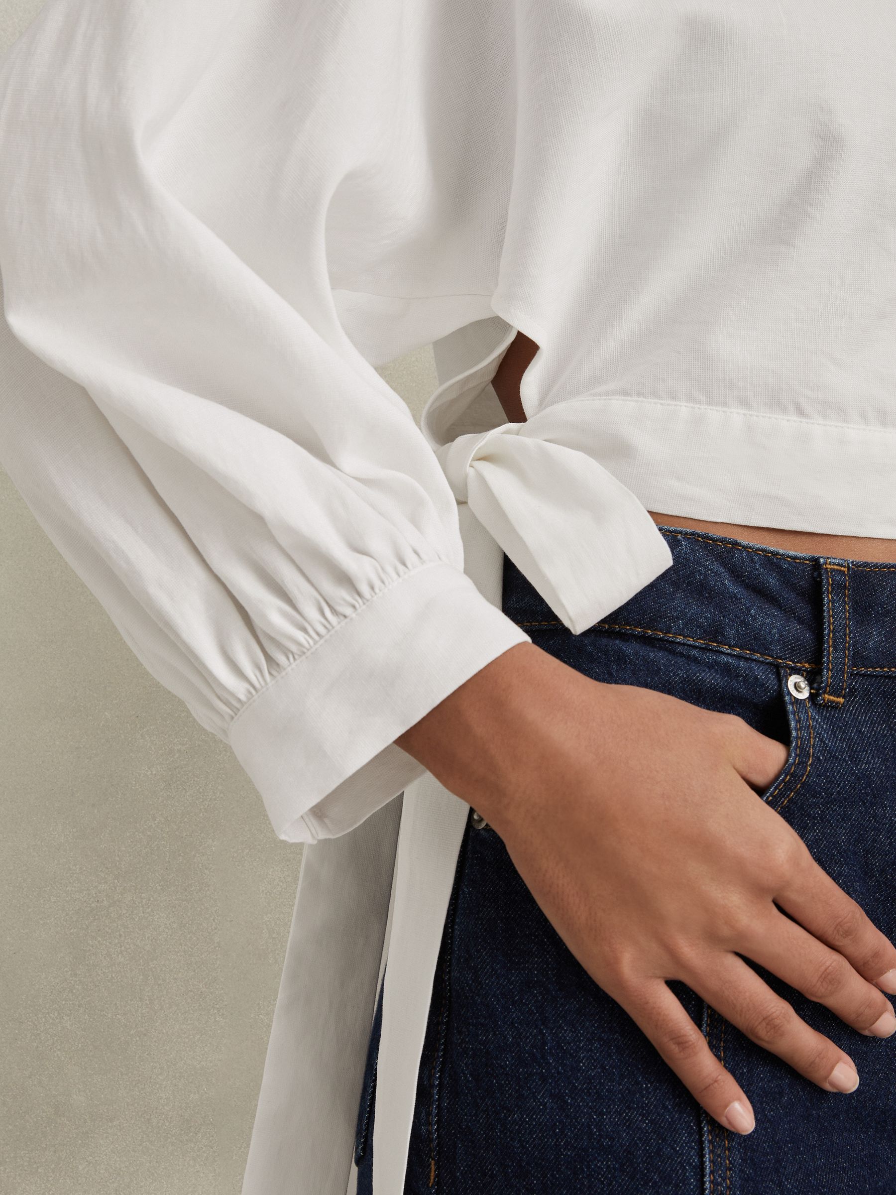 Cropped Blouson Sleeve Top With Linen in Ivory